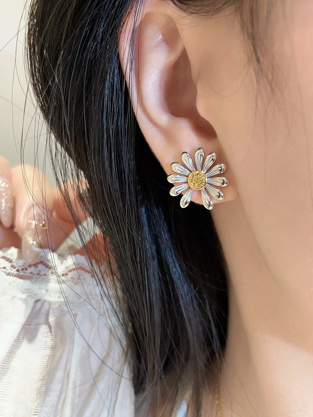 Daisy Flower Stud Earrings in Sterling Silver D26017029 — view 8