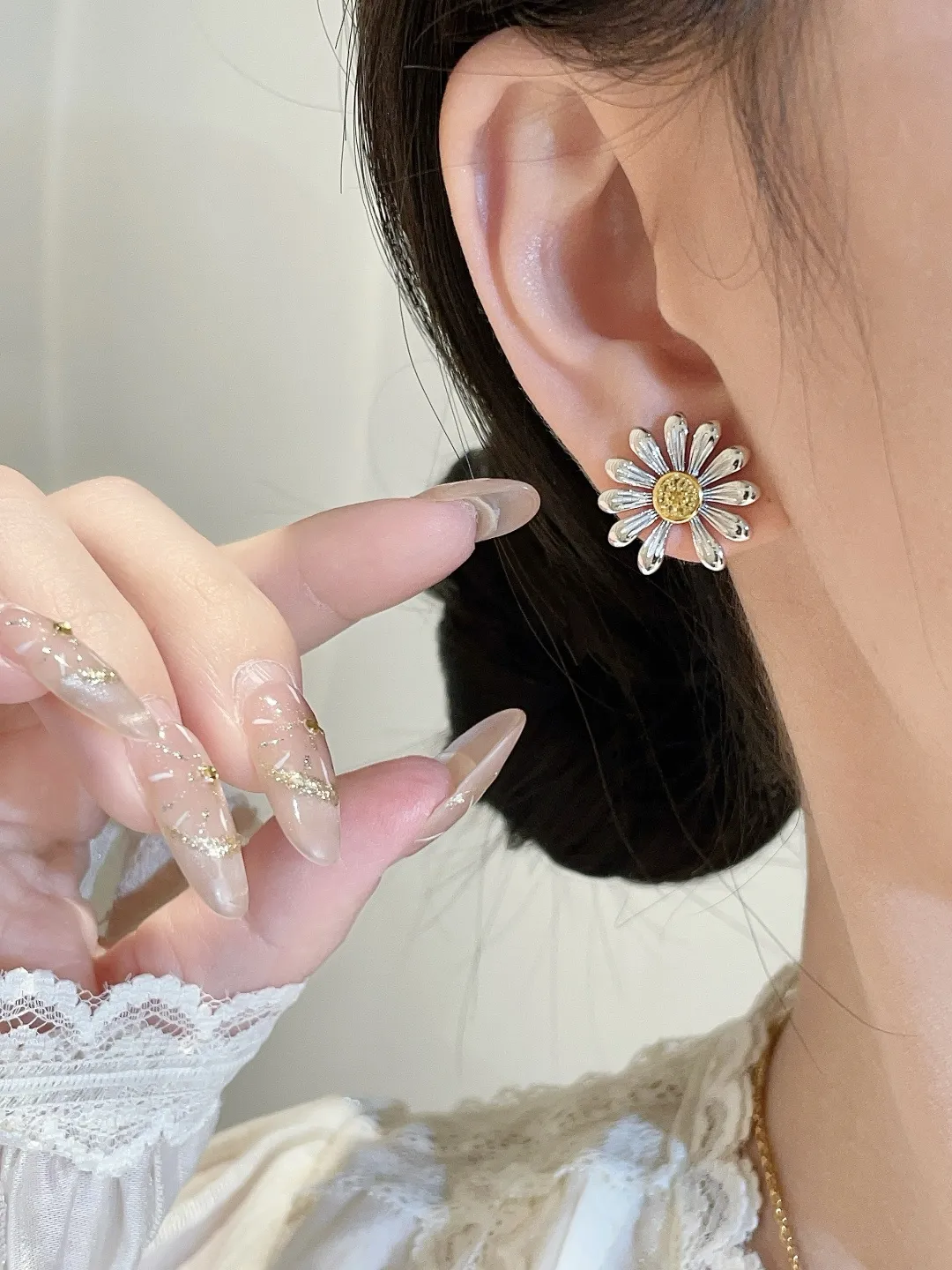 Daisy Flower Stud Earrings in Sterling Silver D26017029 — view 9