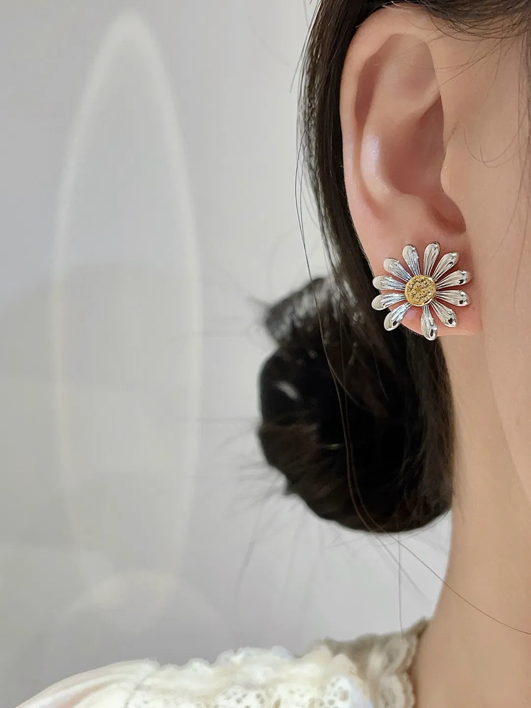 Daisy Flower Stud Earrings in Sterling Silver D26017029 — view 10