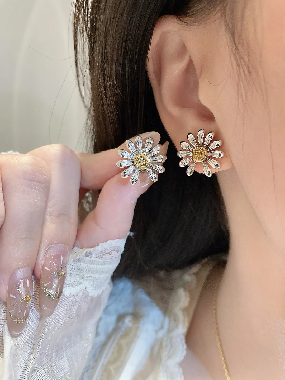 Daisy Flower Stud Earrings in Sterling Silver D26017029 — view 11