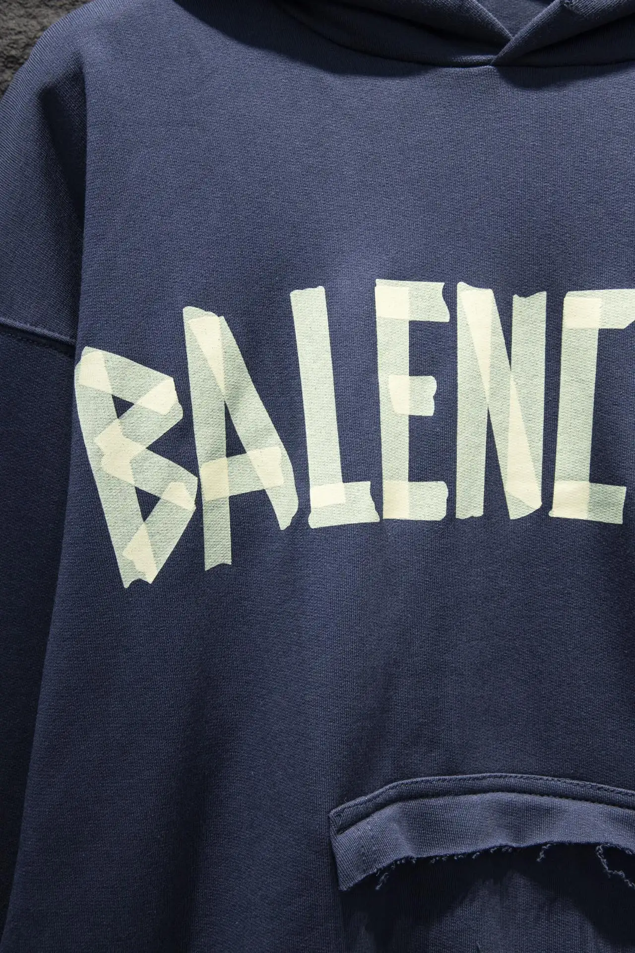 Tape Logo Distressed Oversized Hoodie D19523004 — view 5