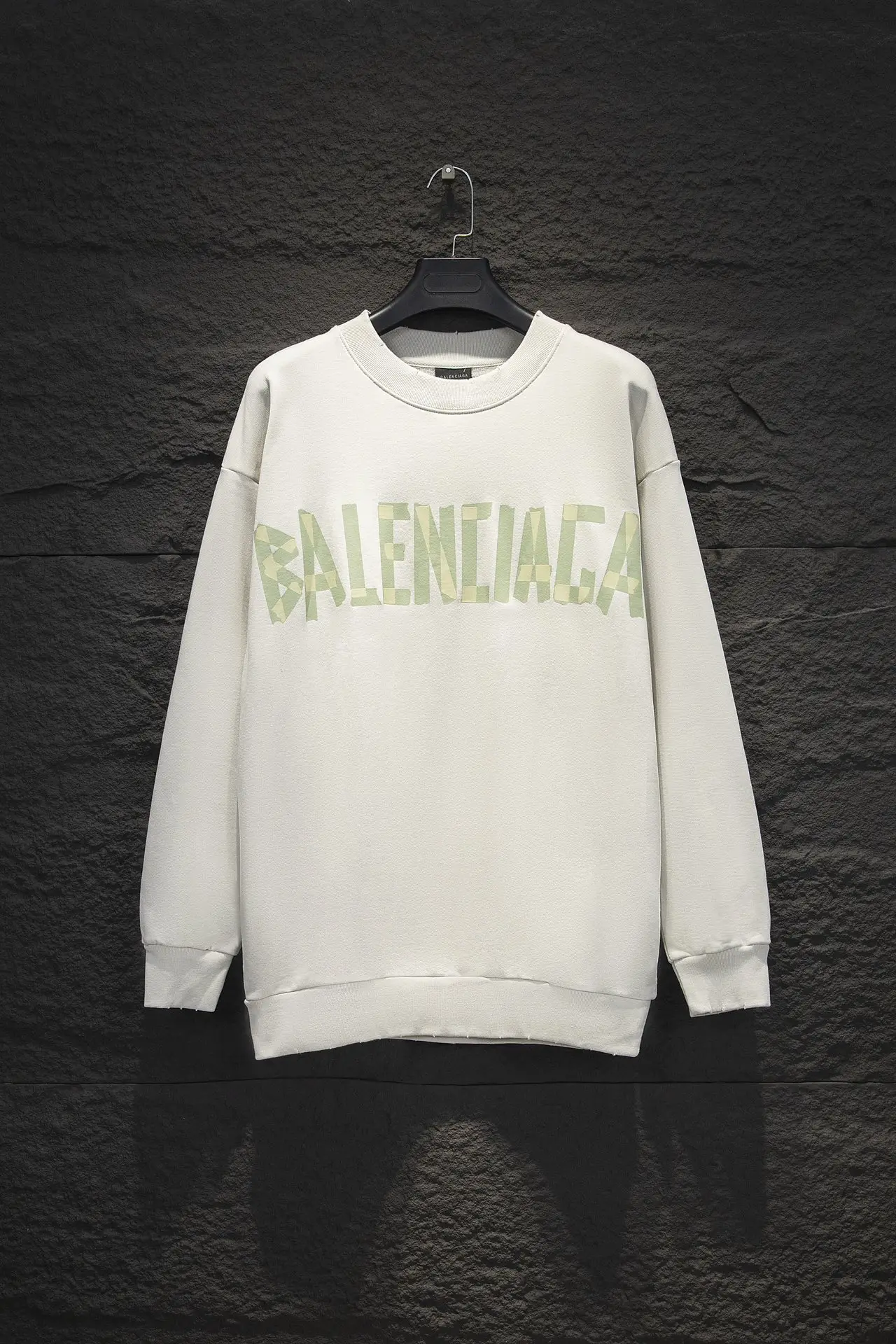 Logo Tape Distressed Crew-Neck Sweatshirt D16522999