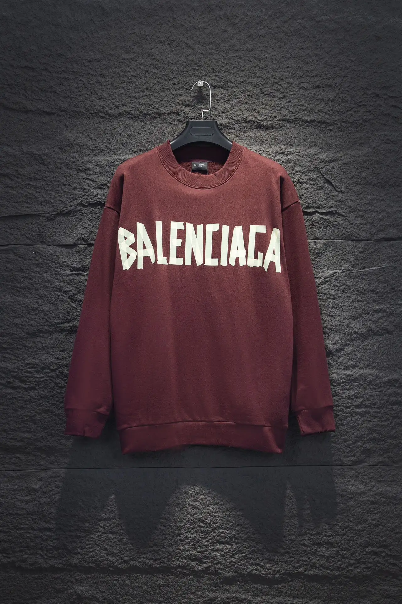 Tape Logo Distressed Crew-Neck Sweatshirt D16522998