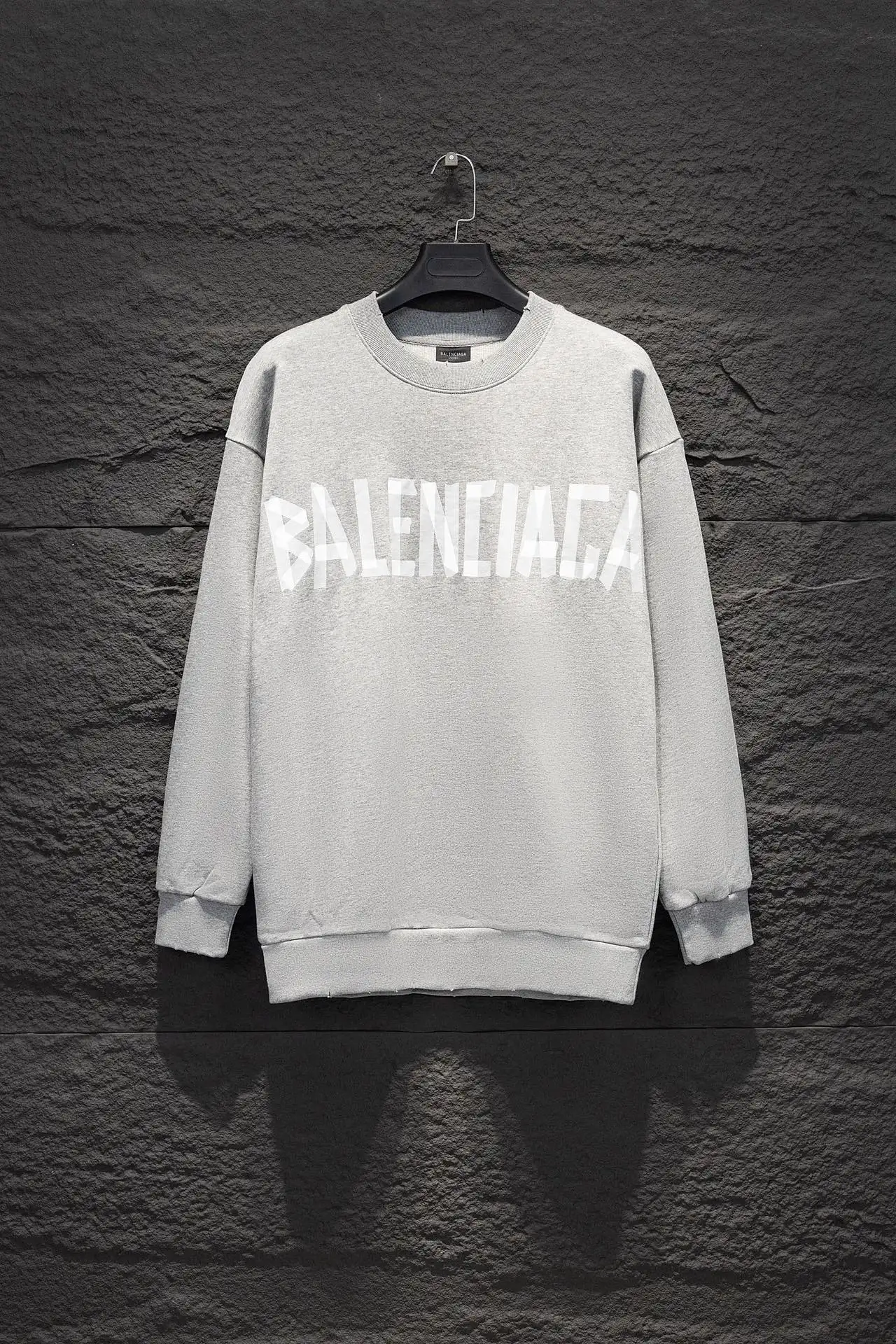 Logo Tape Distressed Crew-Neck Sweatshirt D16522996