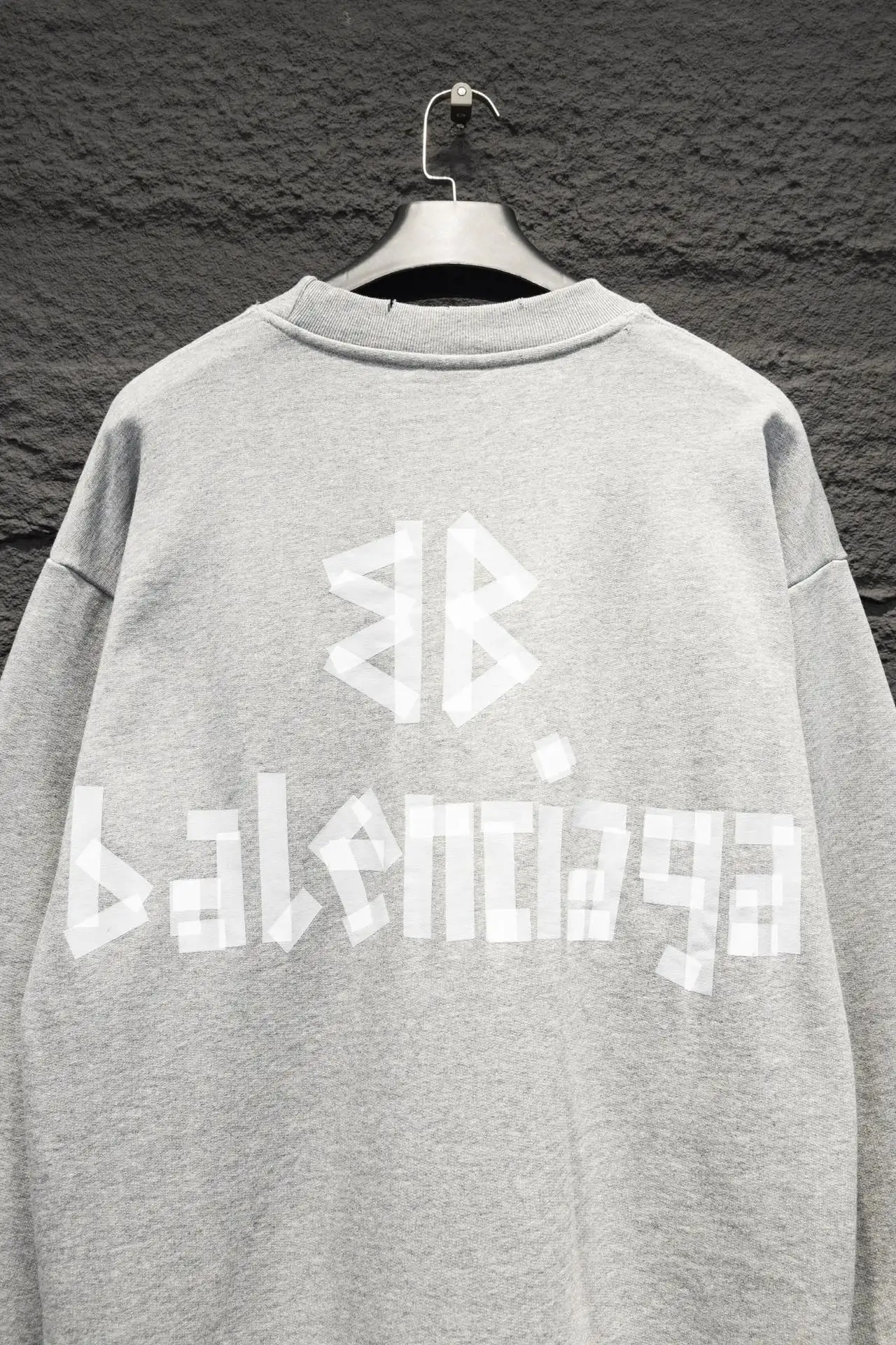 Logo Tape Distressed Crew-Neck Sweatshirt D16522996 — view 7