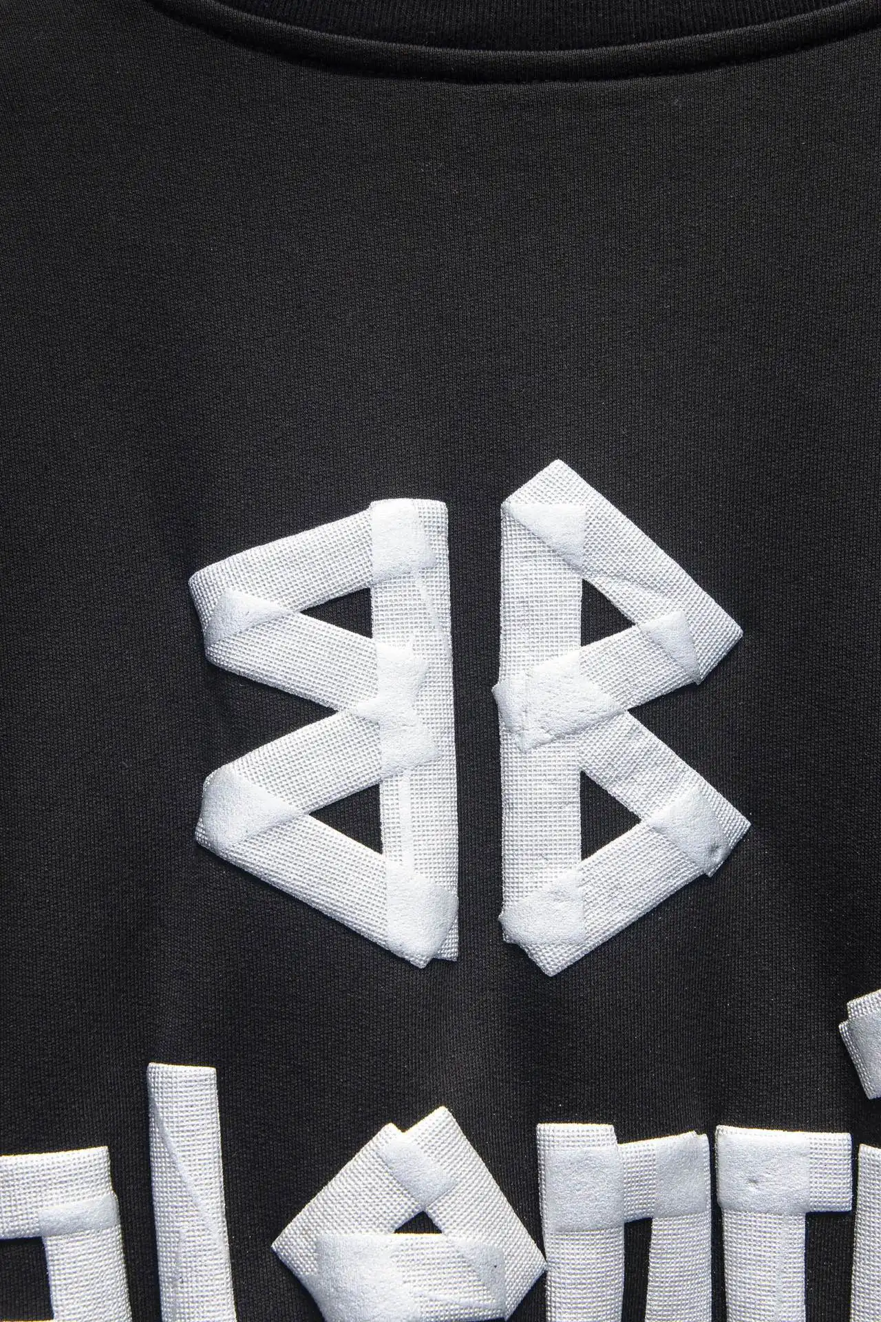 Logo-Appliqué Oversized Cotton Sweatshirt D15523010 — view 7