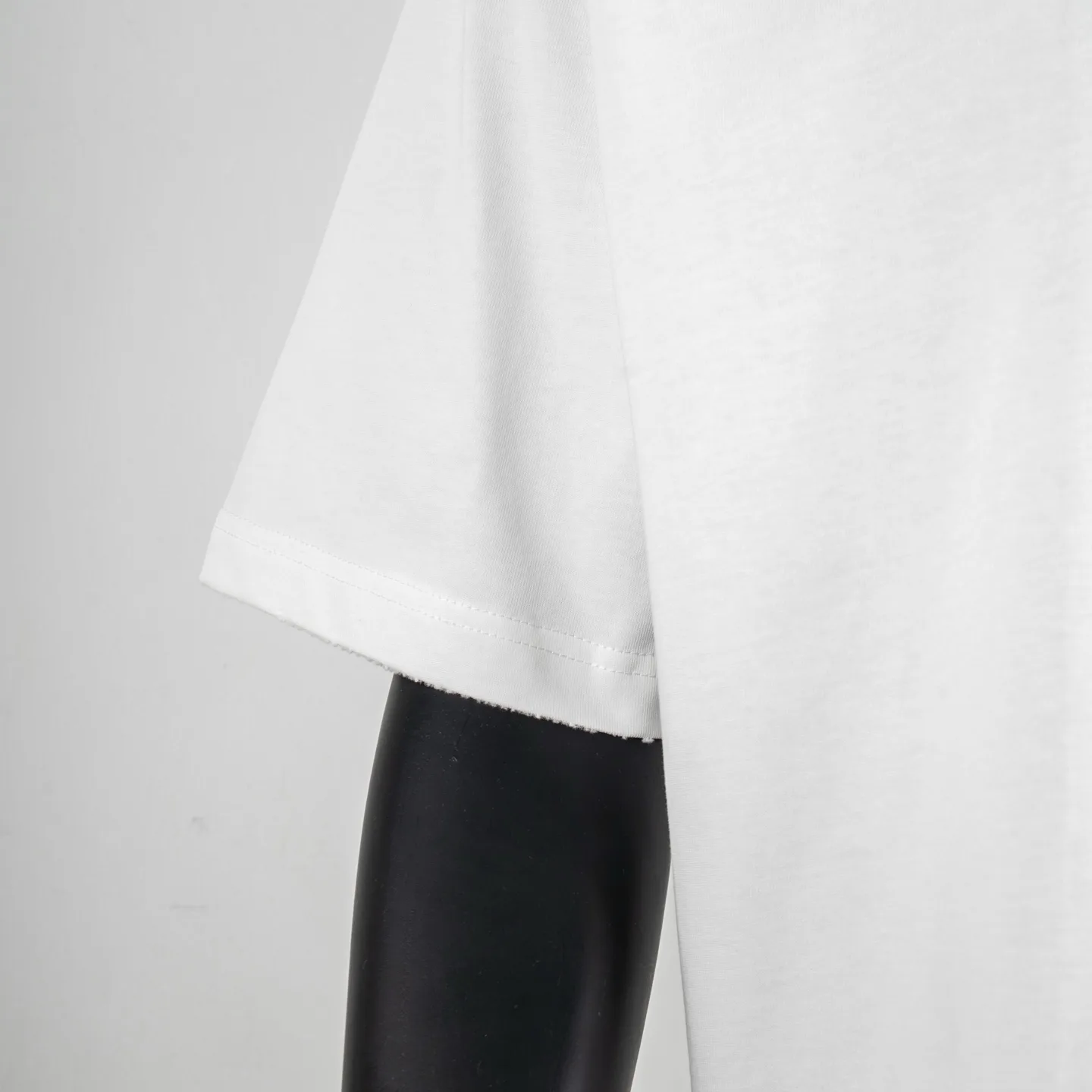 Embroidered Patch Distressed Cotton T-Shirt D12515025 — view 6