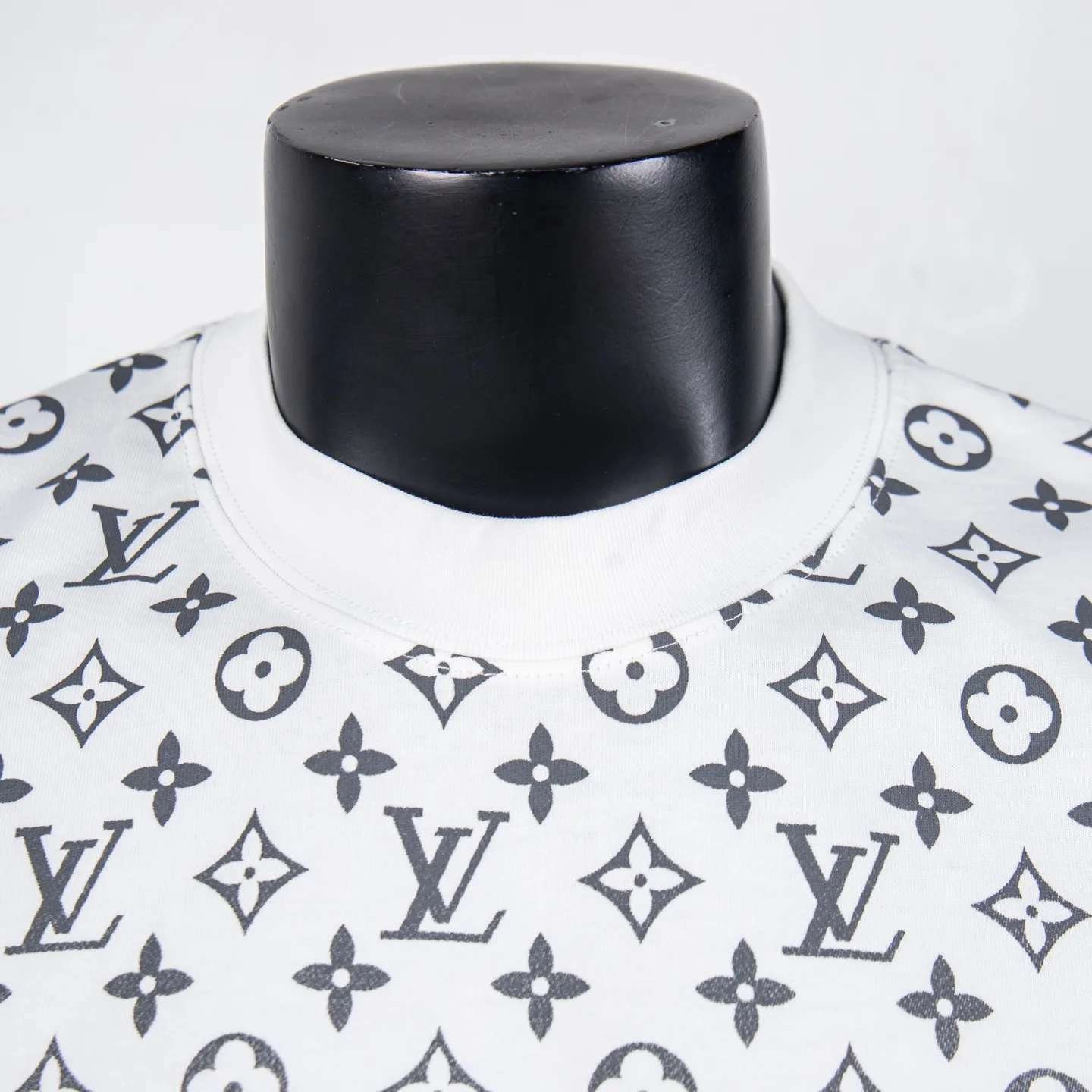 Monogram Gradient Print Cotton T-Shirt D11912290 — view 3