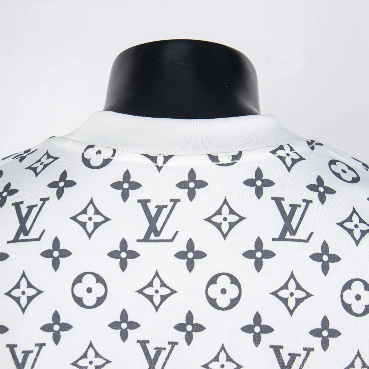 Monogram Gradient Print Cotton T-Shirt D11912290 — view 4