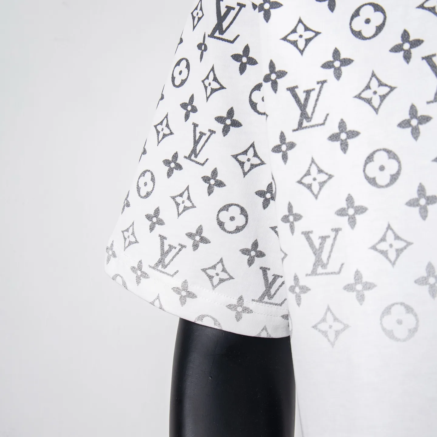 Monogram Gradient Print Cotton T-Shirt D11912290 — view 5
