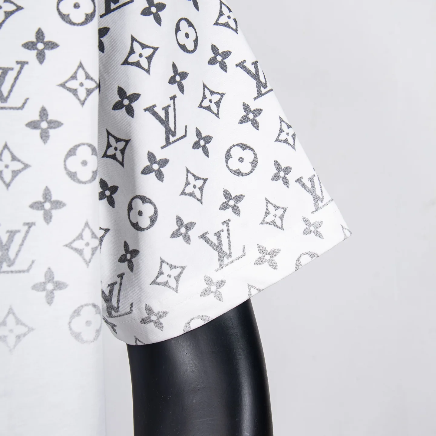 Monogram Gradient Print Cotton T-Shirt D11912290 — view 6