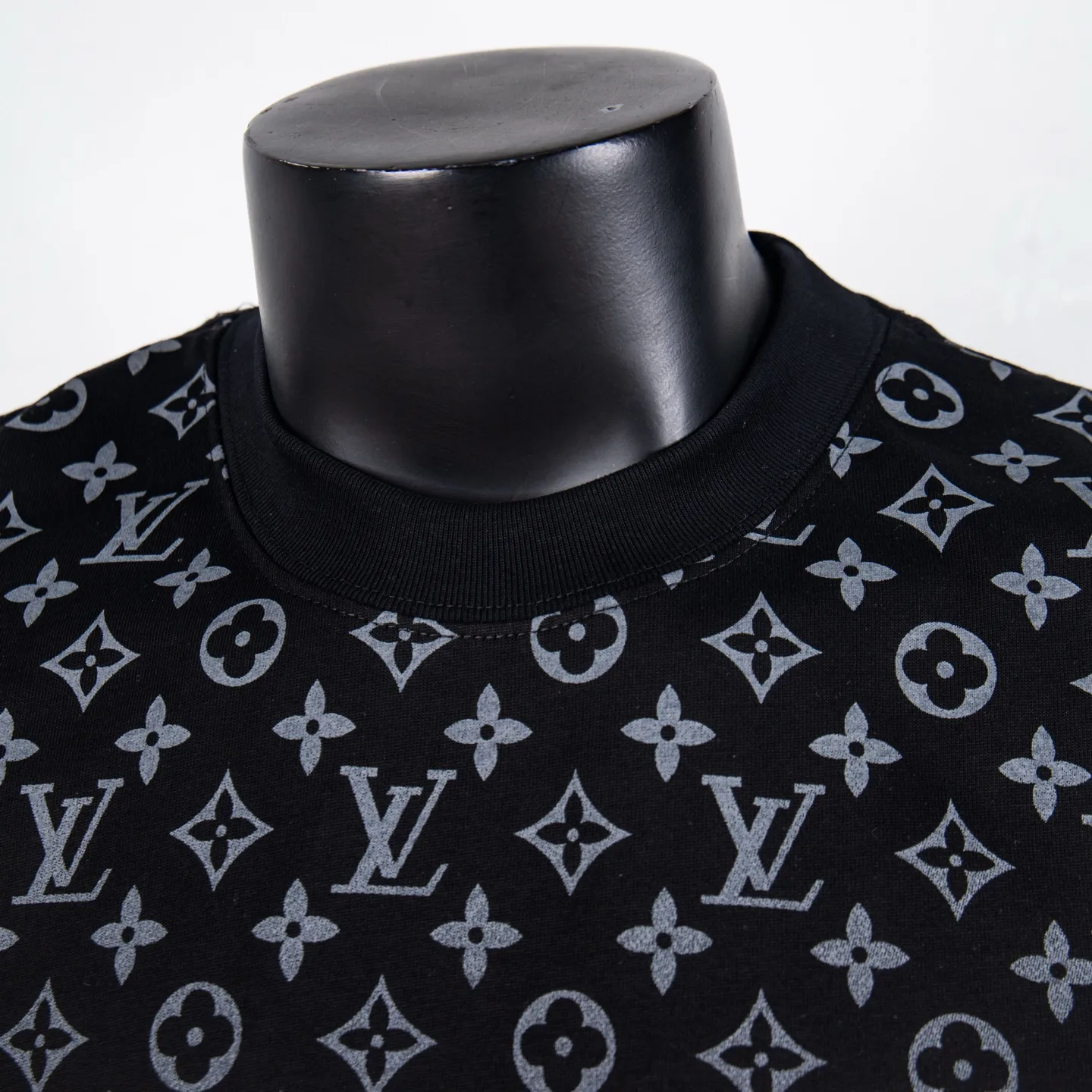 Monogram Gradient Print Cotton T-Shirt D11912291 — view 3