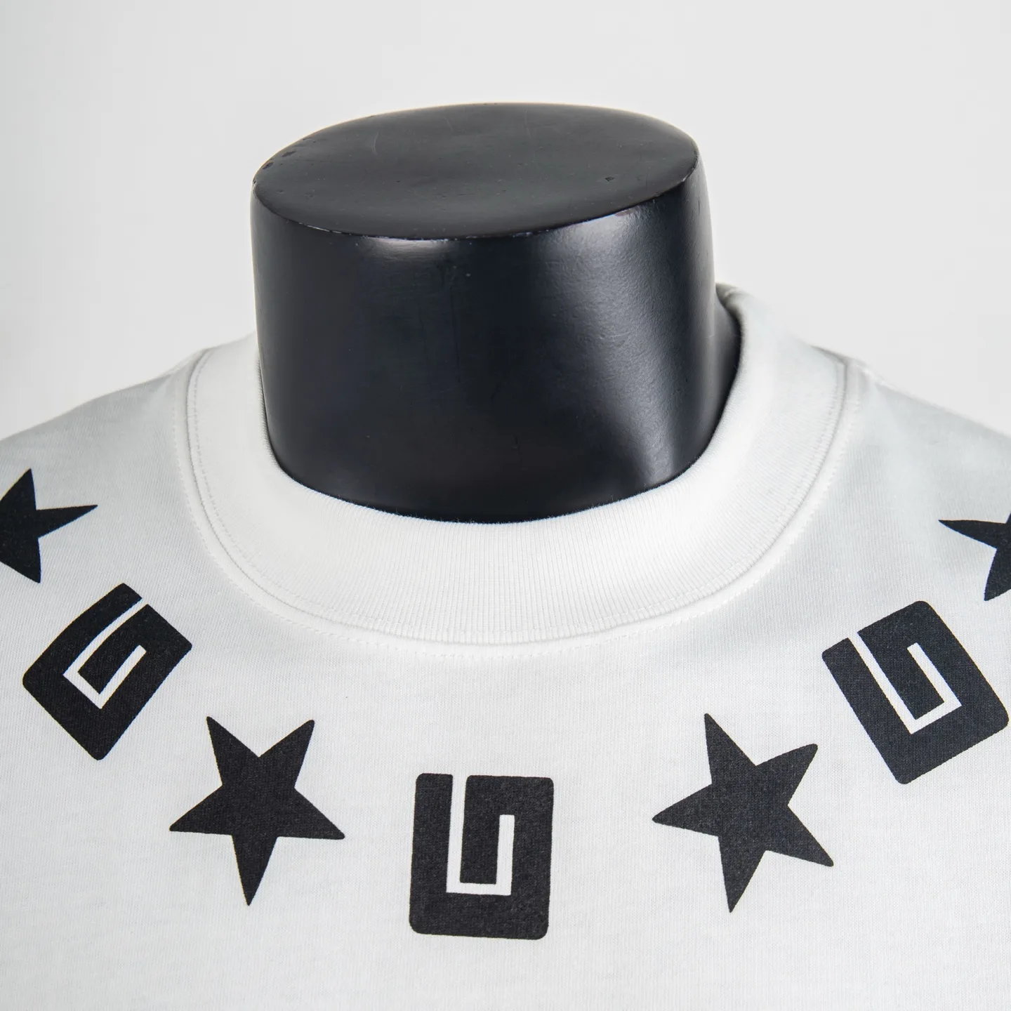 Givenchy Logo and Star Print Cotton T-Shirt D11514996 — view 3
