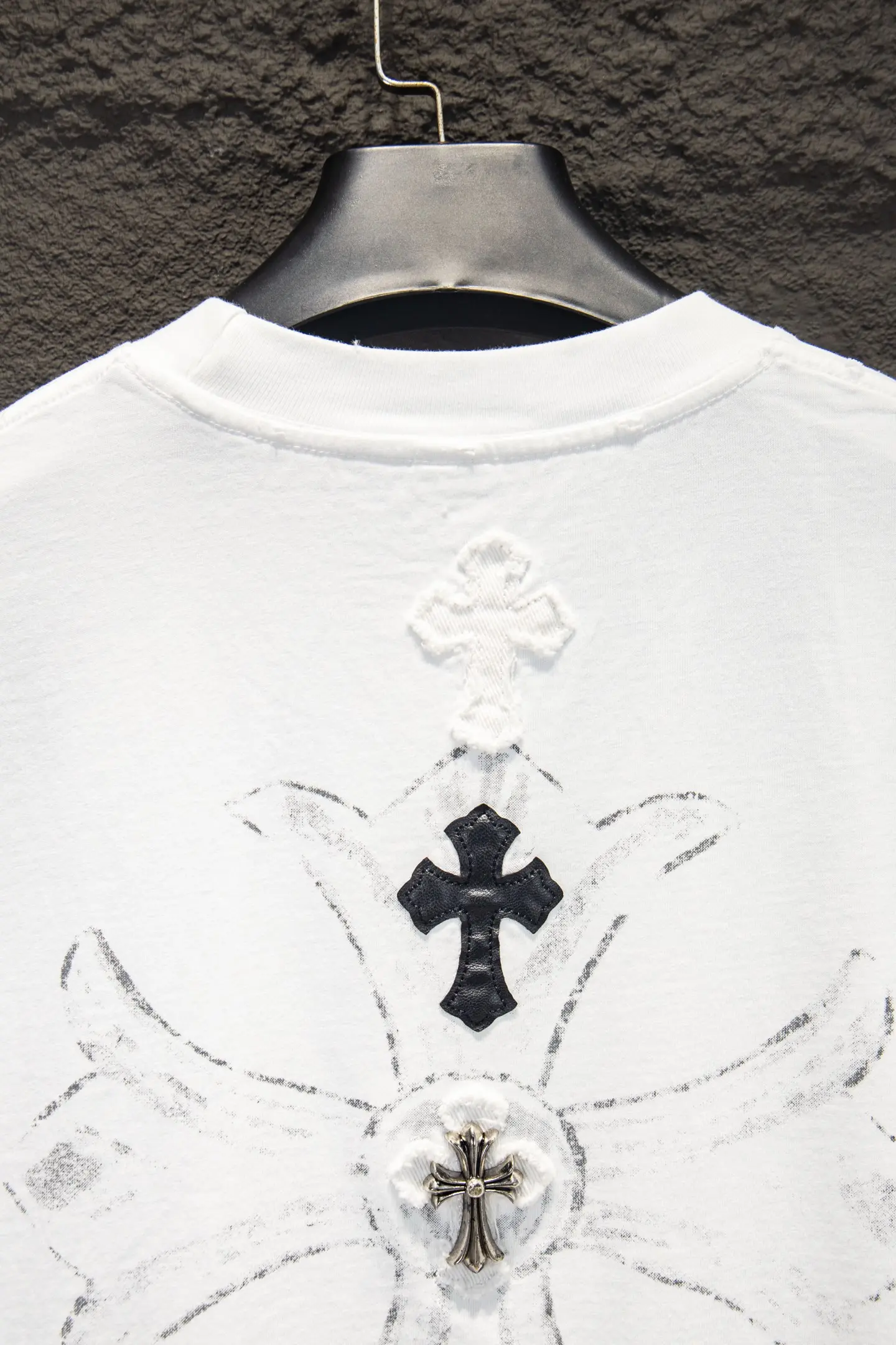 Oversized Distressed Cross Patch T-Shirt D14514962 — view 5