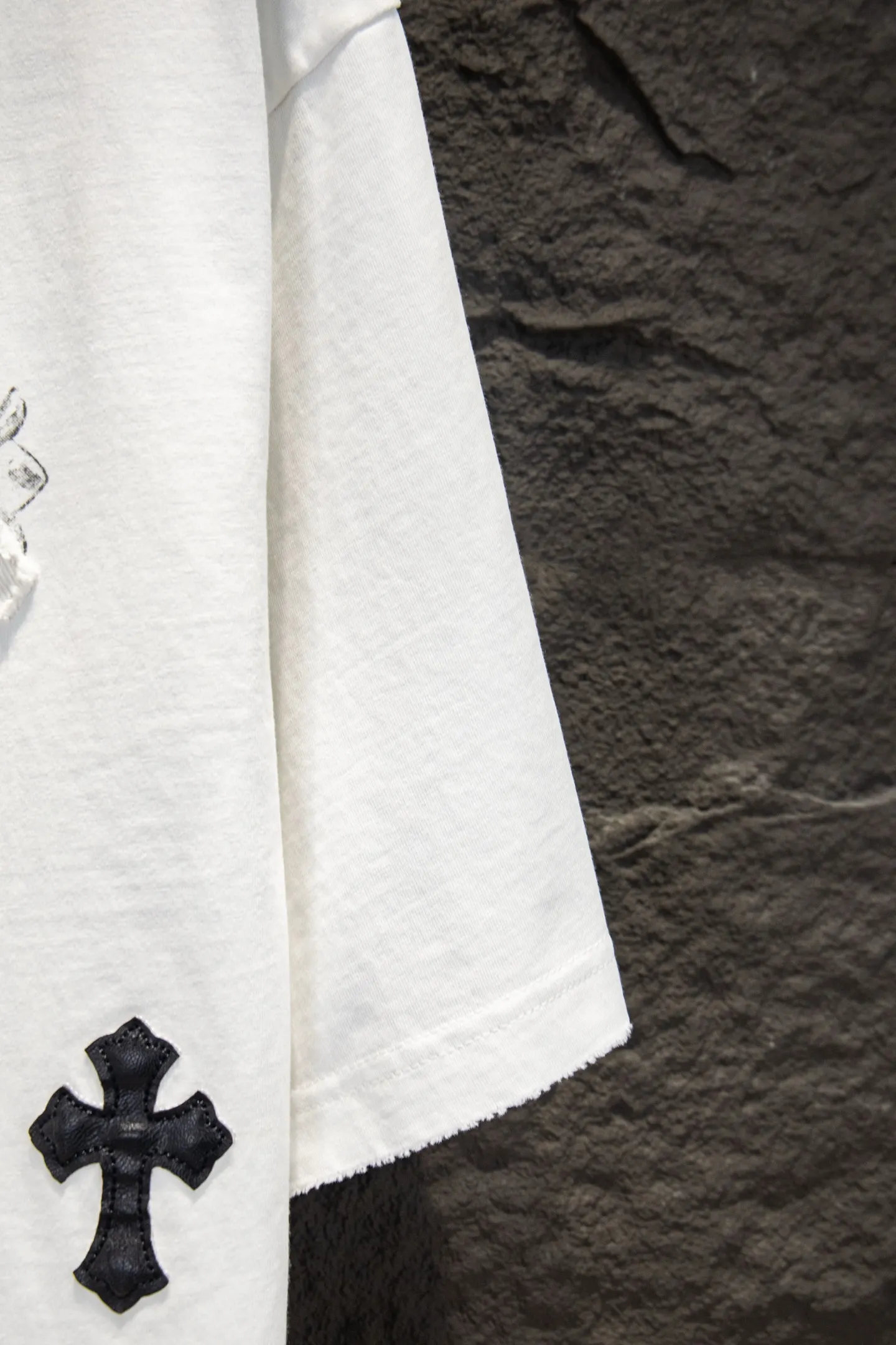 Oversized Distressed Cross Patch T-Shirt D14514962 — view 7