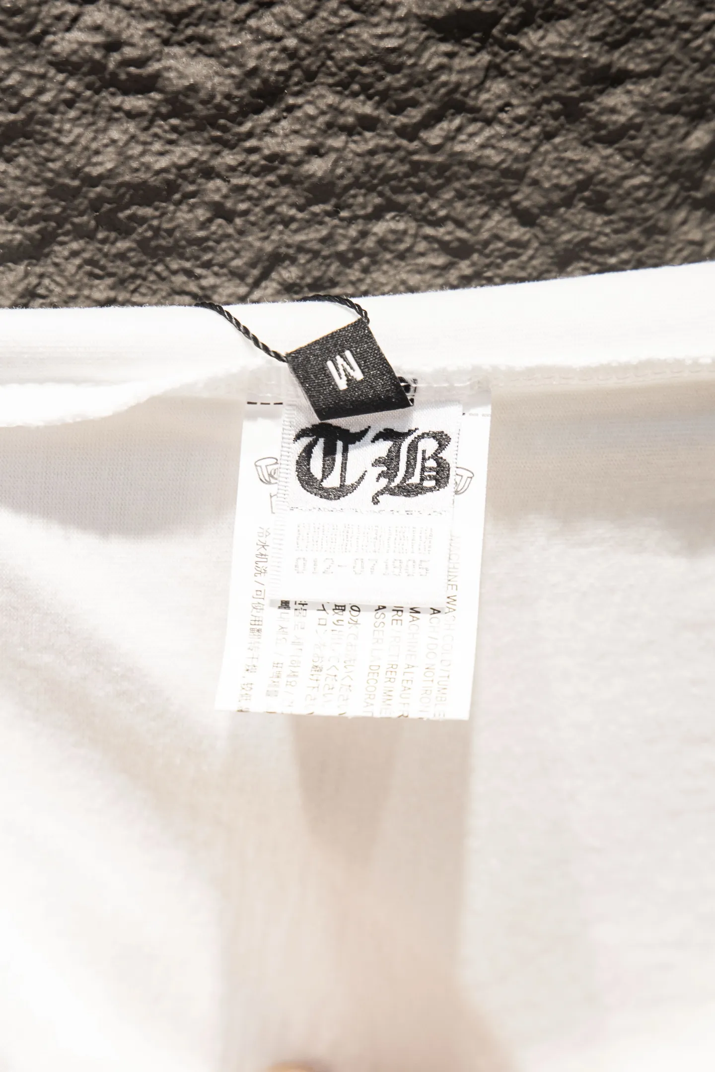 Embroidered Patch Oversized Cotton T-Shirt D13514952 — view 9