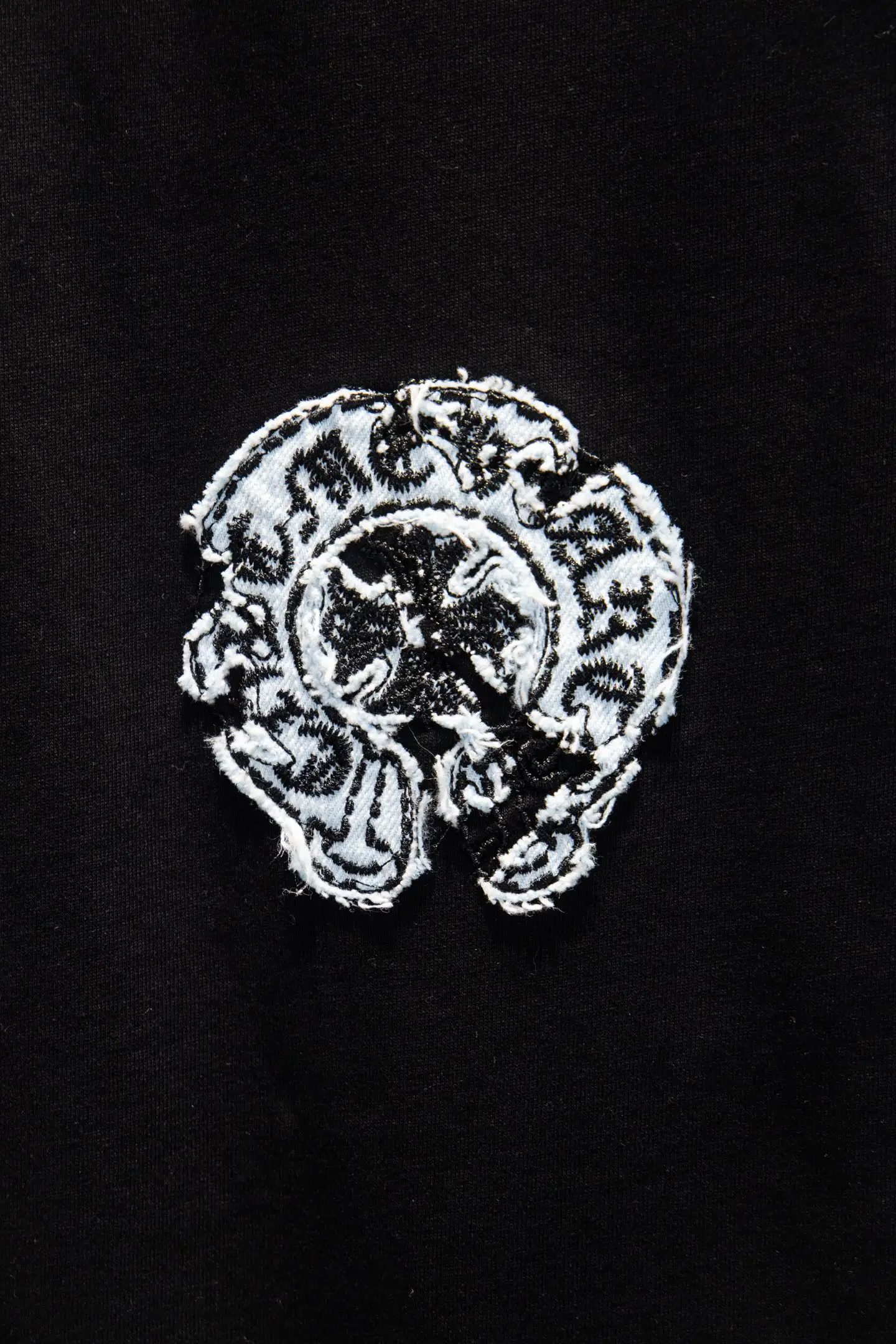 Embroidered Patch Oversized Cotton T-Shirt D13514953 — view 4