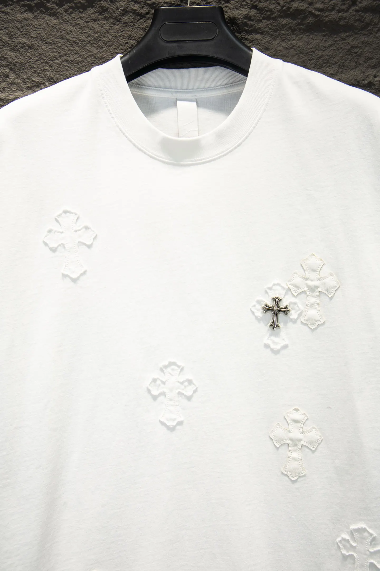 Oversized Cross Patch Embroidered T-Shirt D14514948 — view 4