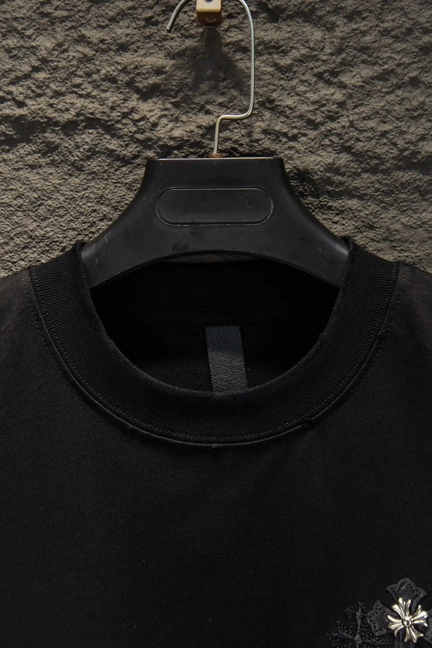 Embroidered Leather Patch Oversized T-Shirt D13515076 — view 3