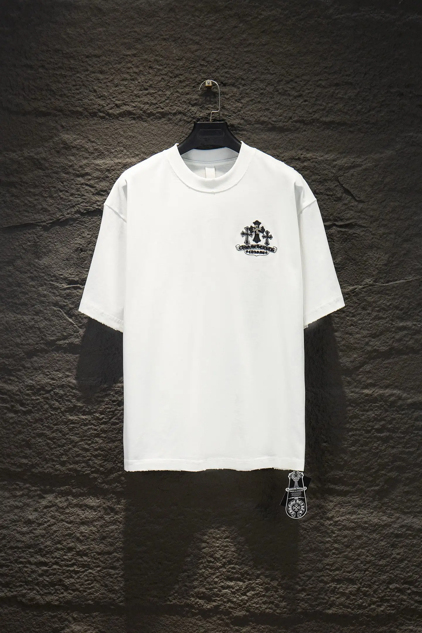 Distressed Embroidered Leather Patch T-Shirt D13515075 — view 2