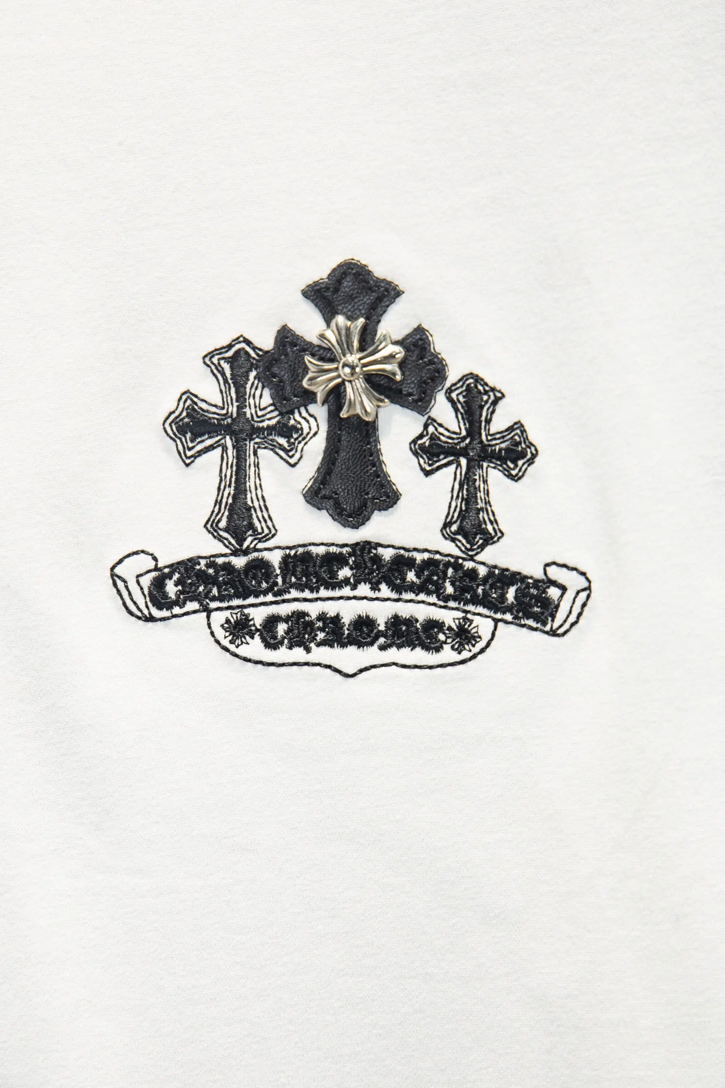 Distressed Embroidered Leather Patch T-Shirt D13515075 — view 4