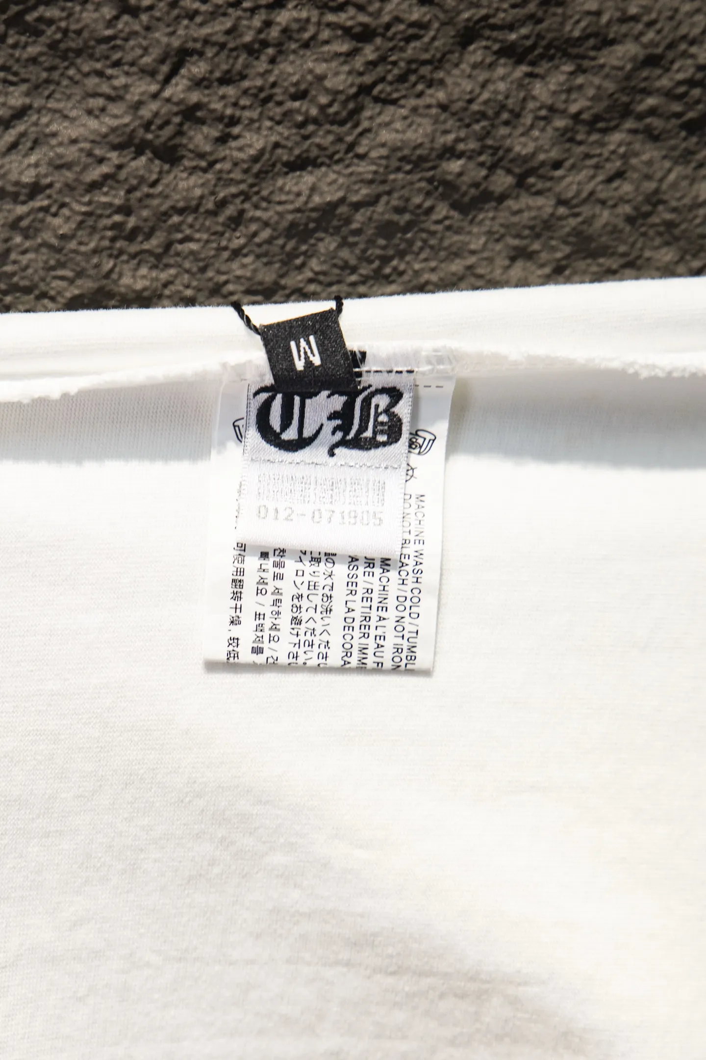 Distressed Embroidered Leather Patch T-Shirt D13515075 — view 9