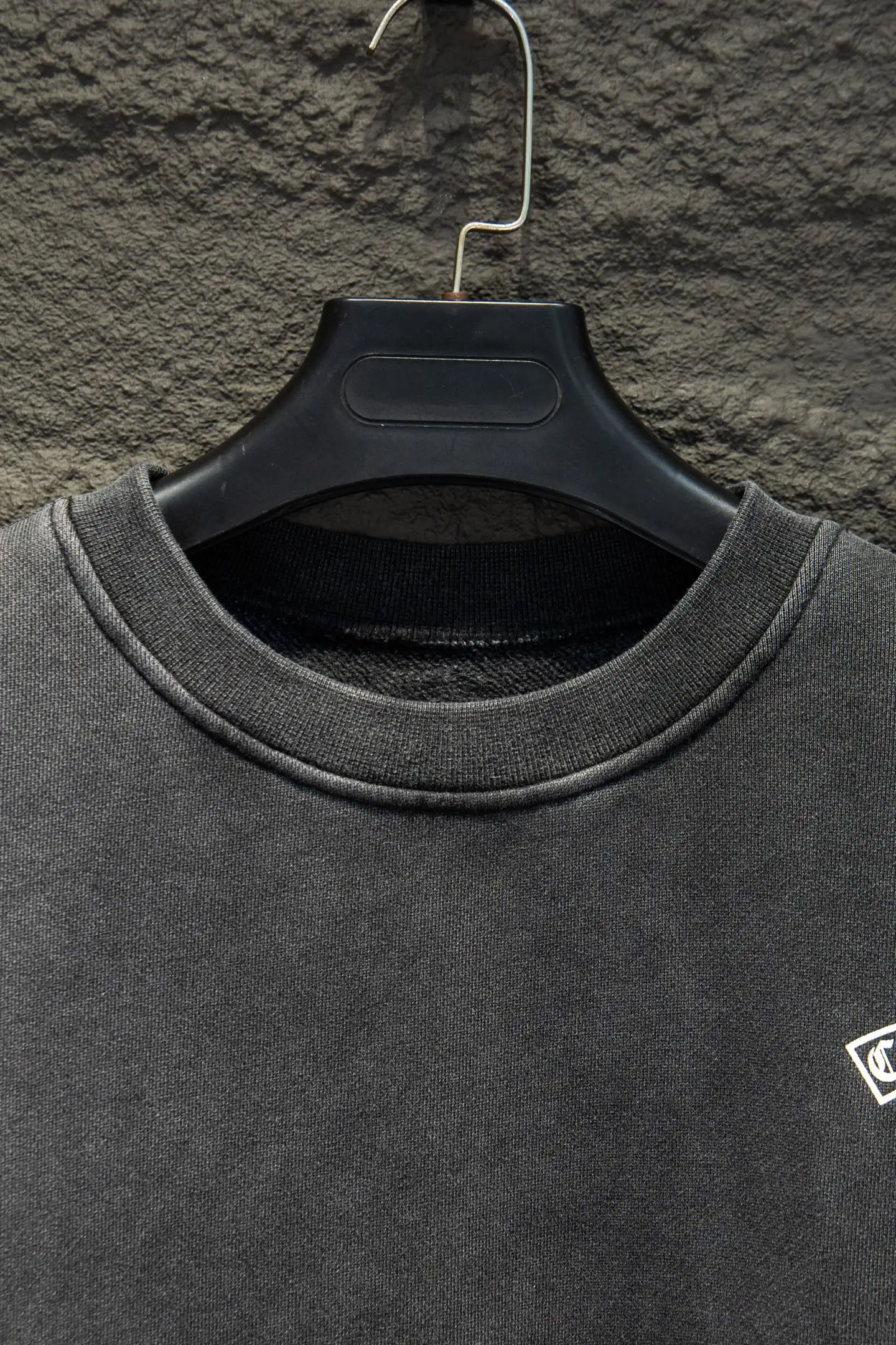 Washed Cotton Crew-Neck Sweatshirt D18922907 — view 3