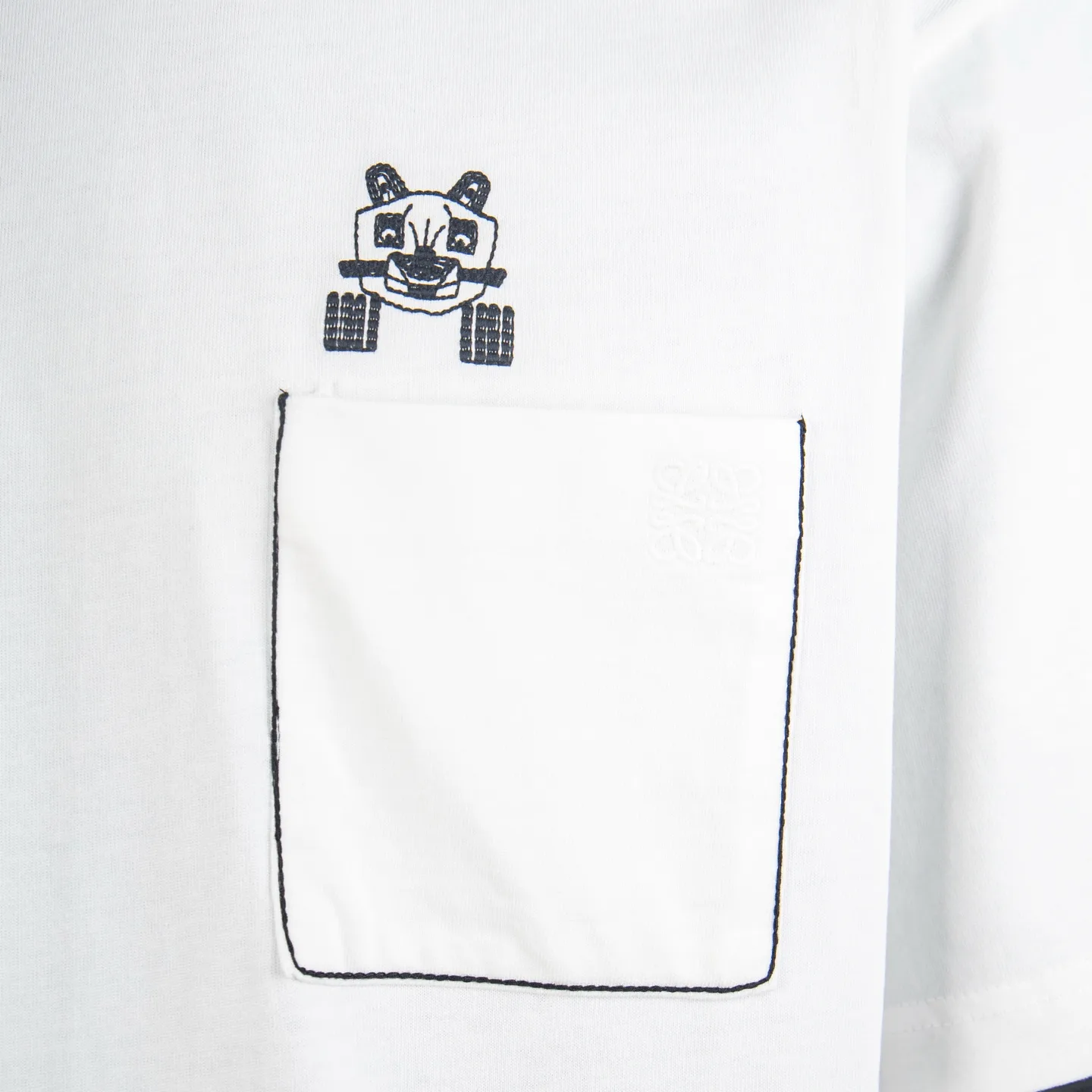 Embroidered Animal Pocket T-Shirt D11912326 — view 5