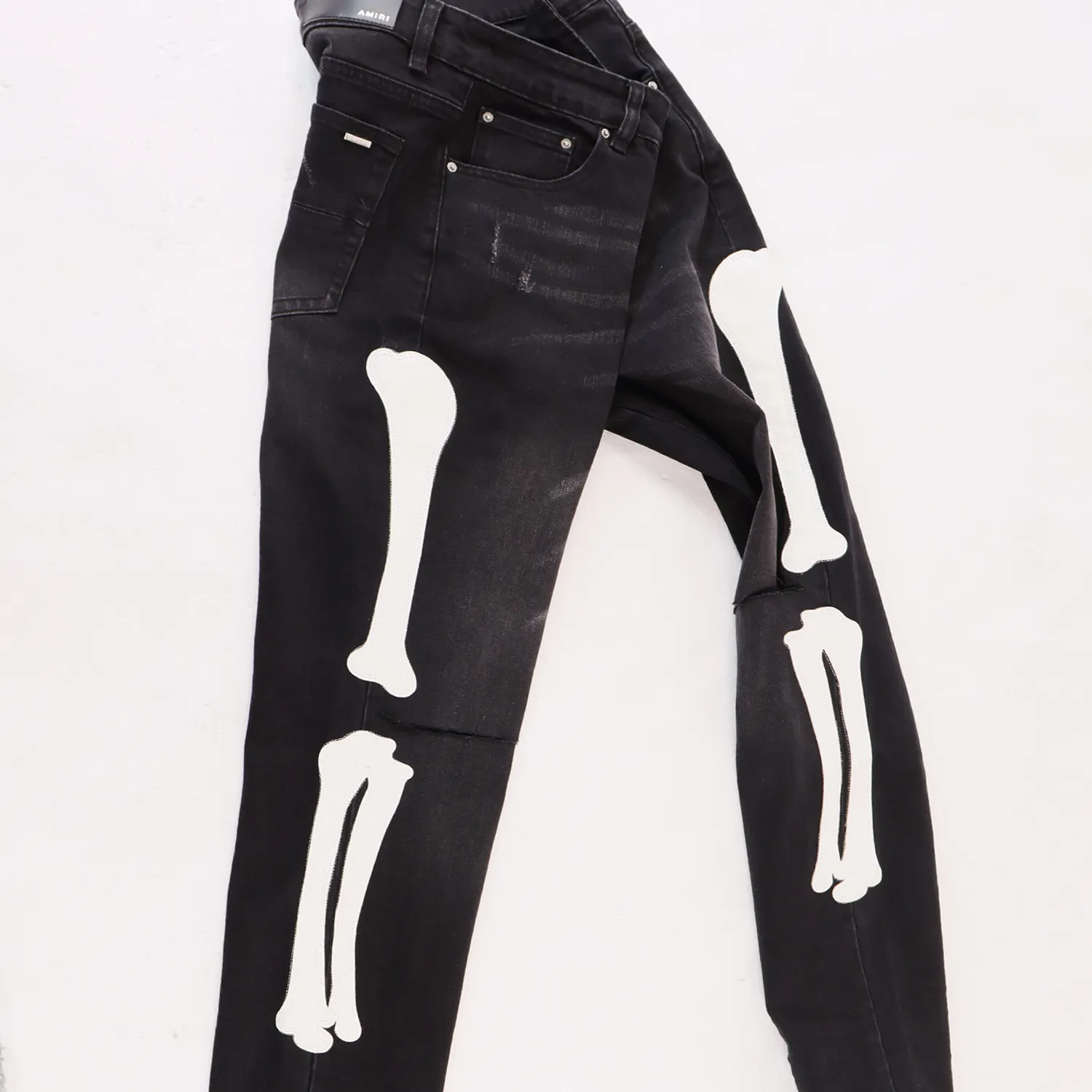 Skeleton Appliqué Distressed Slim-Fit Jeans D13811807 — view 6