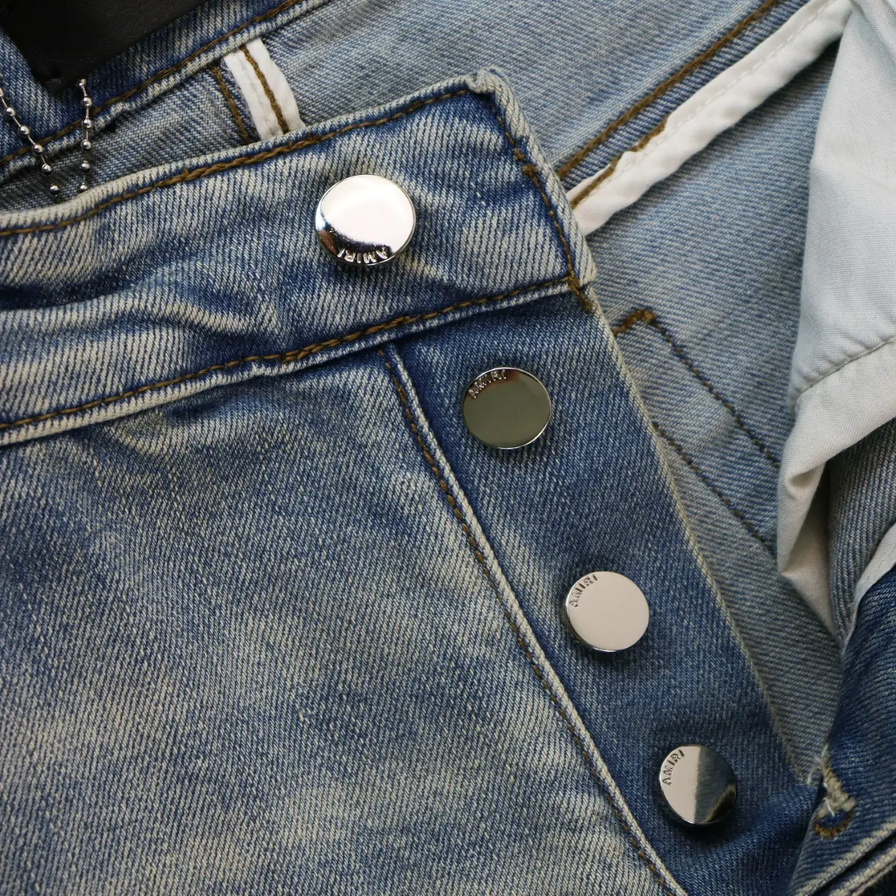 Skeleton Appliqué Distressed Slim-Fit Jeans D13811807 — view 7