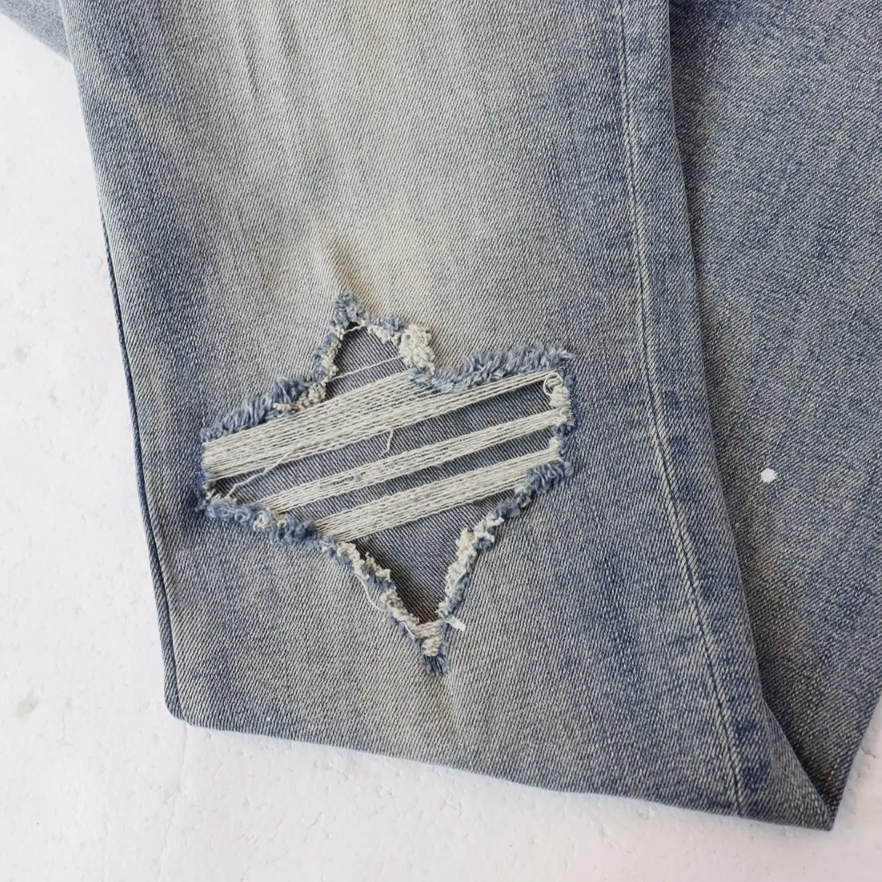 Distressed Slim-Fit Embroidered Jeans D13811848 — view 4