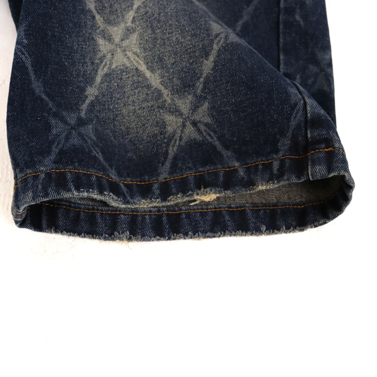 Laser-Etched Diamond Pattern Denim Shorts D10811796 — view 5