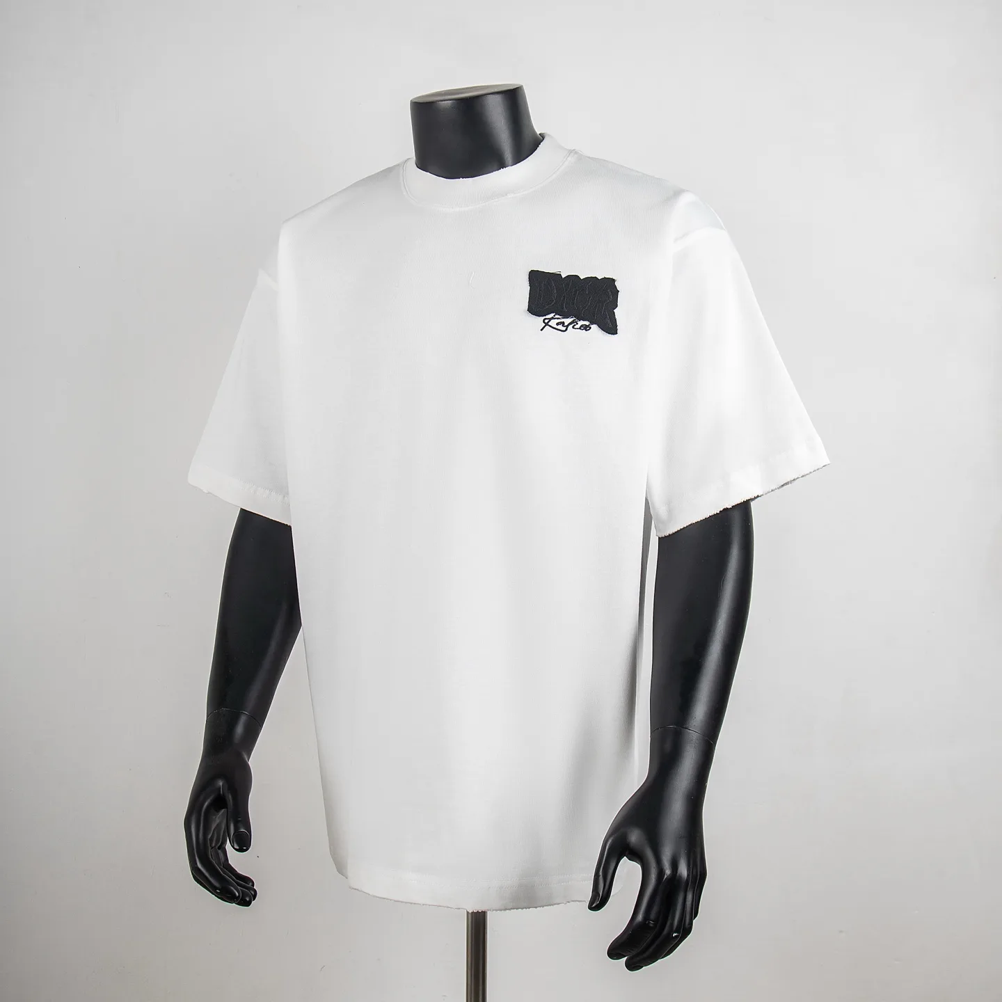 Logo Patch Distressed Cotton T-Shirt D12512309