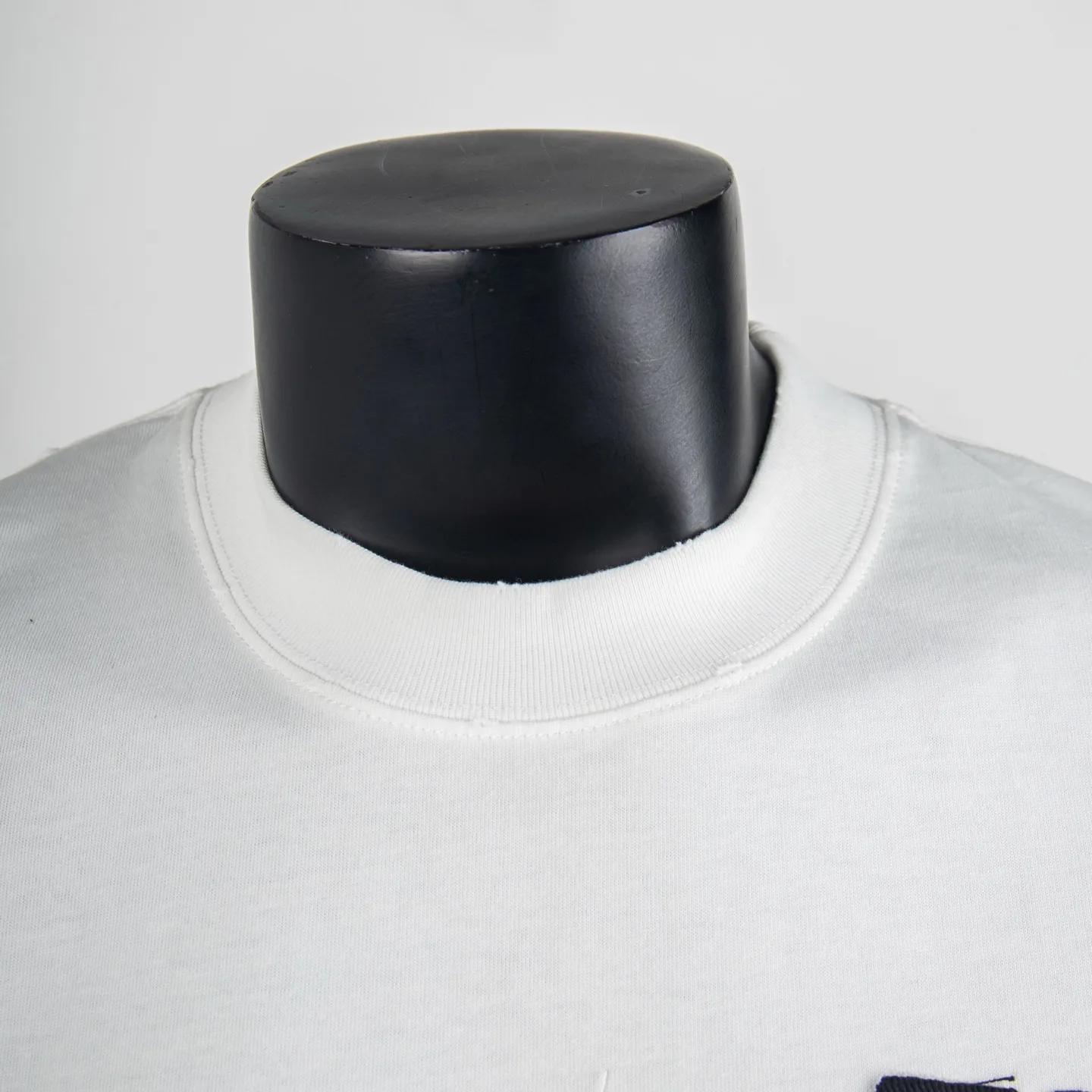 Logo Patch Distressed Cotton T-Shirt D12512309 — view 3