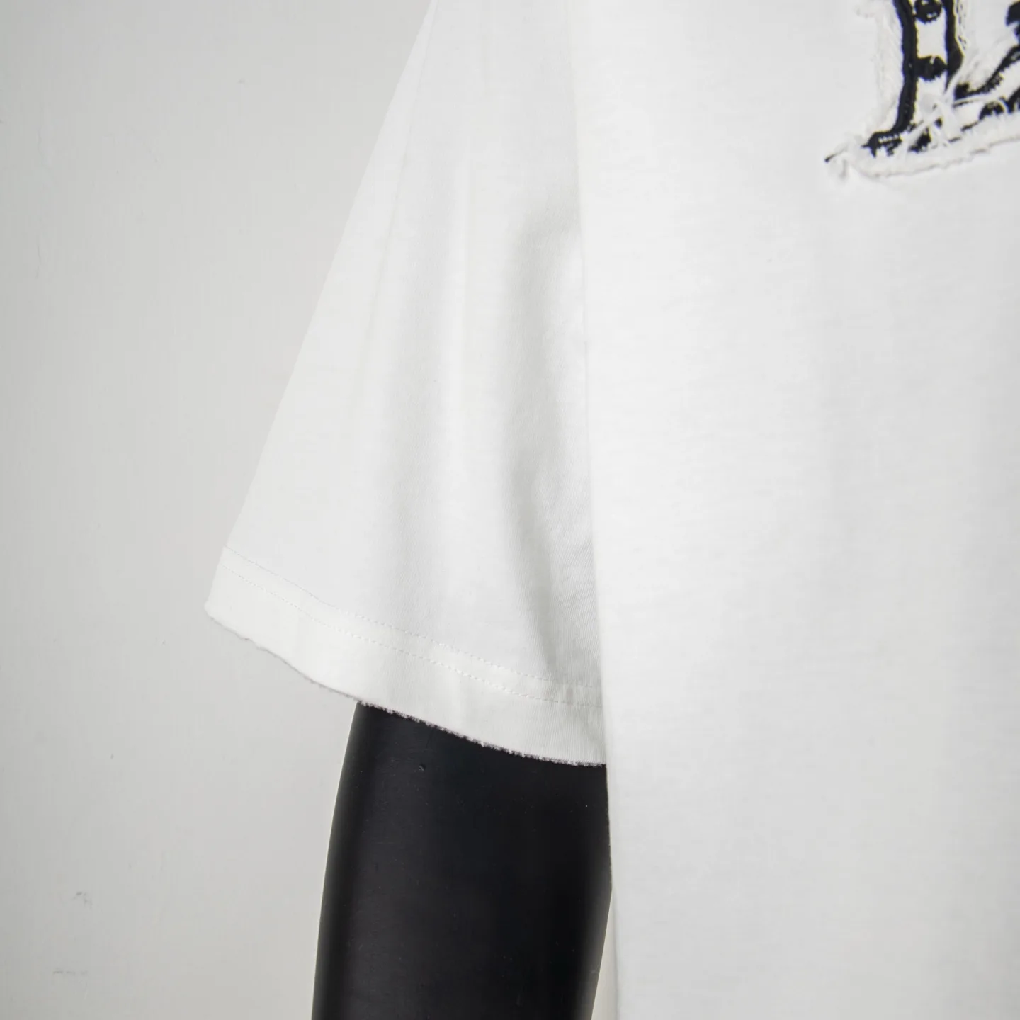 Logo Appliqué Distressed Cotton T-Shirt D12512306 — view 6