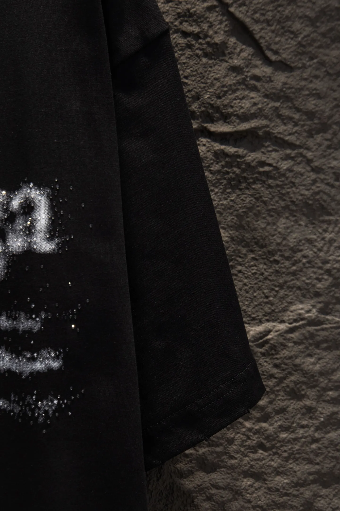 Oversized Rhinestone-Logo Distressed T-Shirt D13014985 — view 6