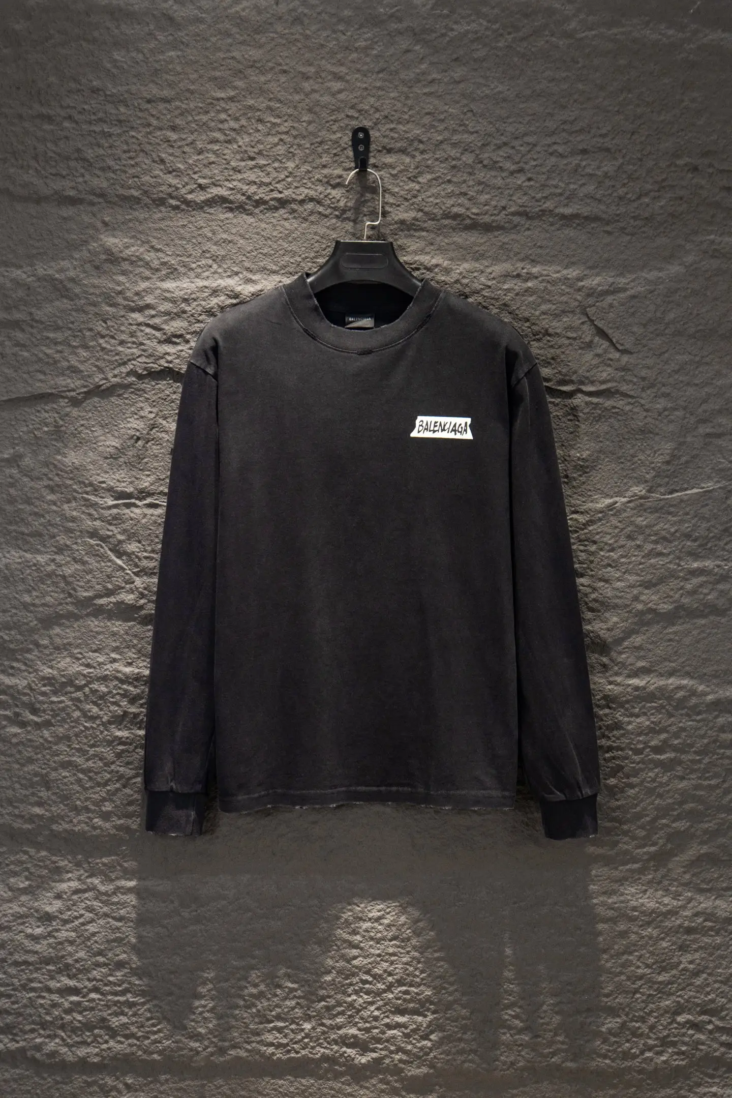 Oversized Distressed Tape Logo Long-Sleeve T-Shirt D14922916