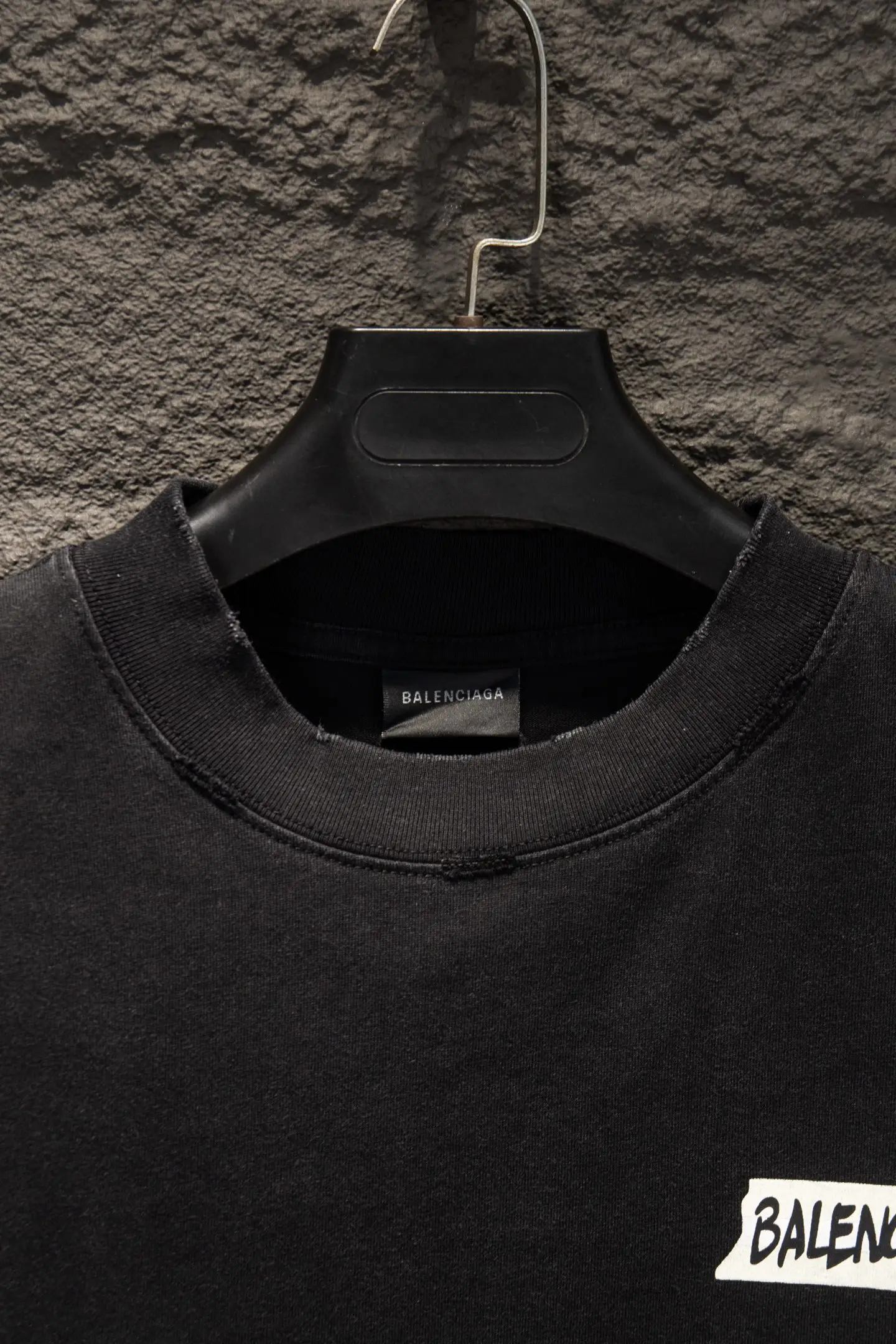 Oversized Distressed Tape Logo Long-Sleeve T-Shirt D14922916 — view 3
