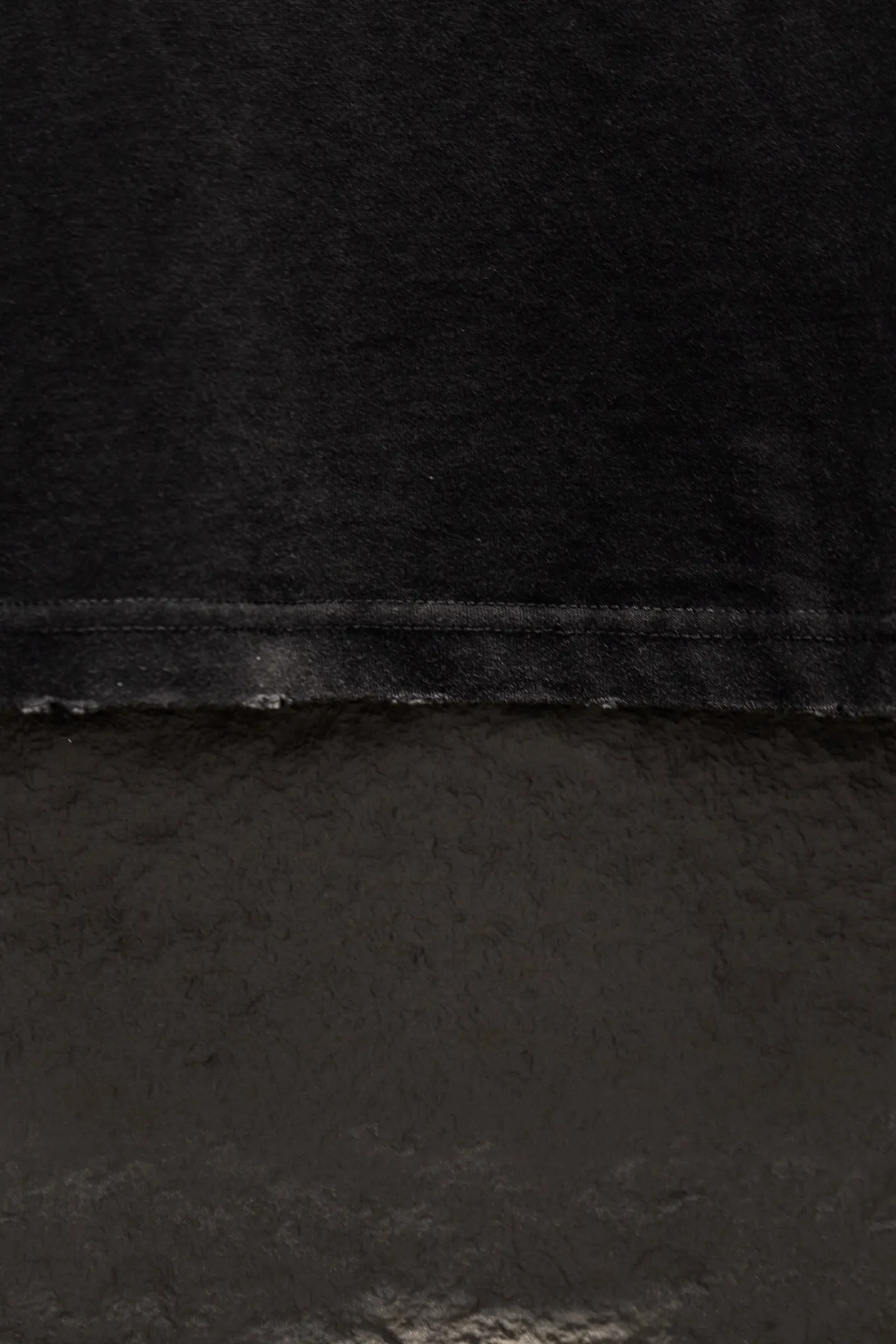 Oversized Distressed Tape Logo Long-Sleeve T-Shirt D14922916 — view 8