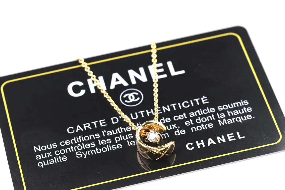 Quilted Crescent Moon Pendant Necklace D11016655 — view 5