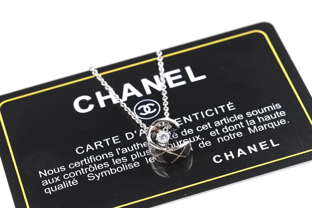 Quilted Crescent Moon Pendant Necklace D11016654 — view 3