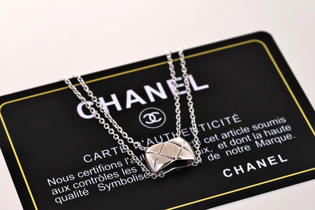 Quilted Motif Pendant Necklace with Crystals D10517299 — view 3