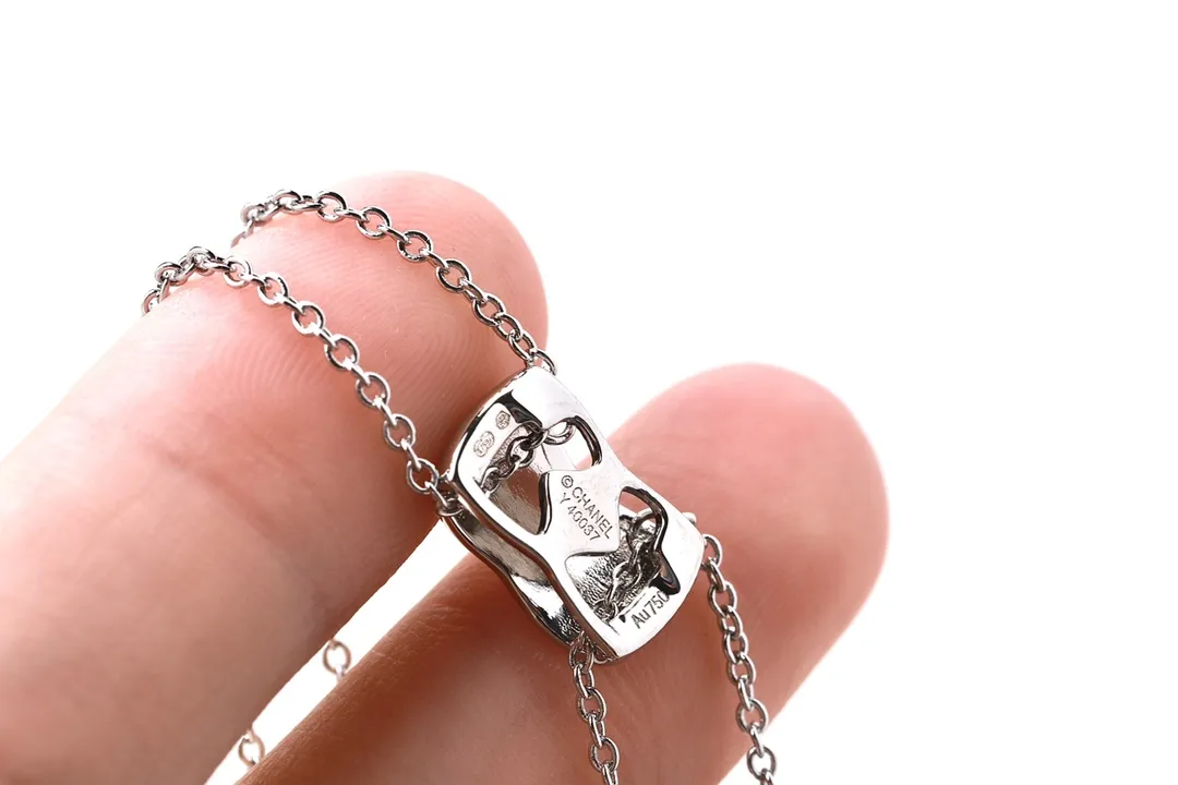 Quilted Motif Pendant Necklace with Crystals D10517299 — view 6