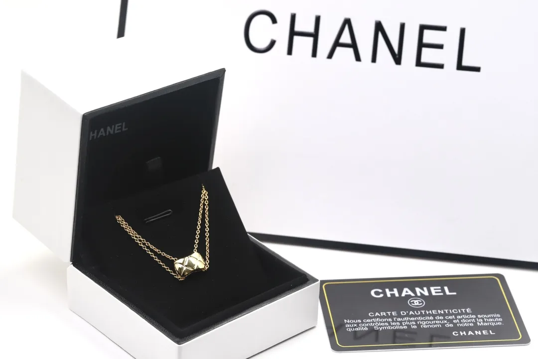 Quilted Motif Pendant Necklace with Crystals D10517298 — view 7