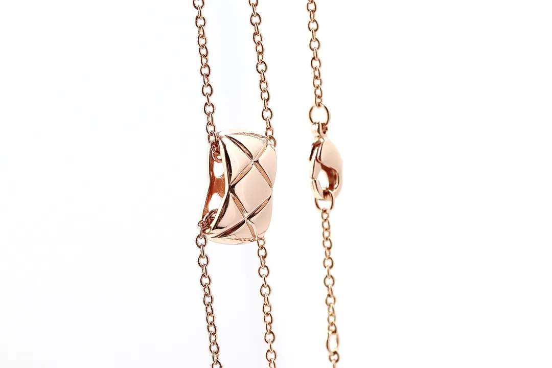 Quilted Motif Pendant Necklace D10517297 — view 2