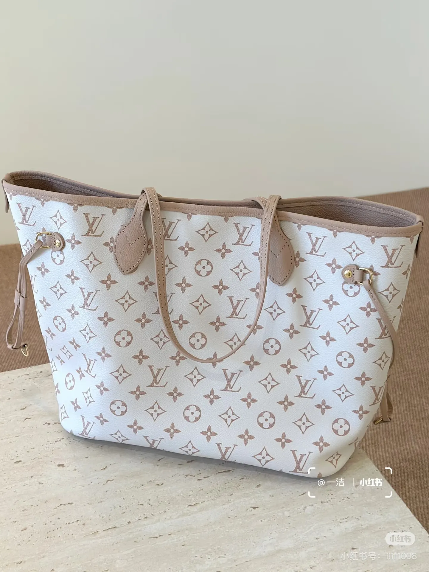 Neverfull Monogram Reversible Tote Bag D37018043
