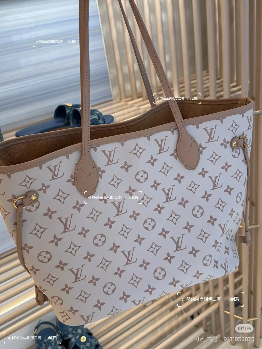 Neverfull Monogram Reversible Tote Bag D37018043 — view 3