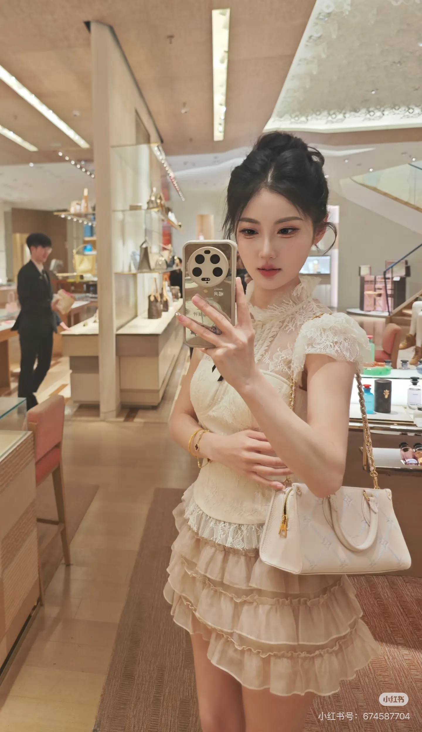 Monogram Embossed Top-Handle Tote Bag D32018073 — view 3