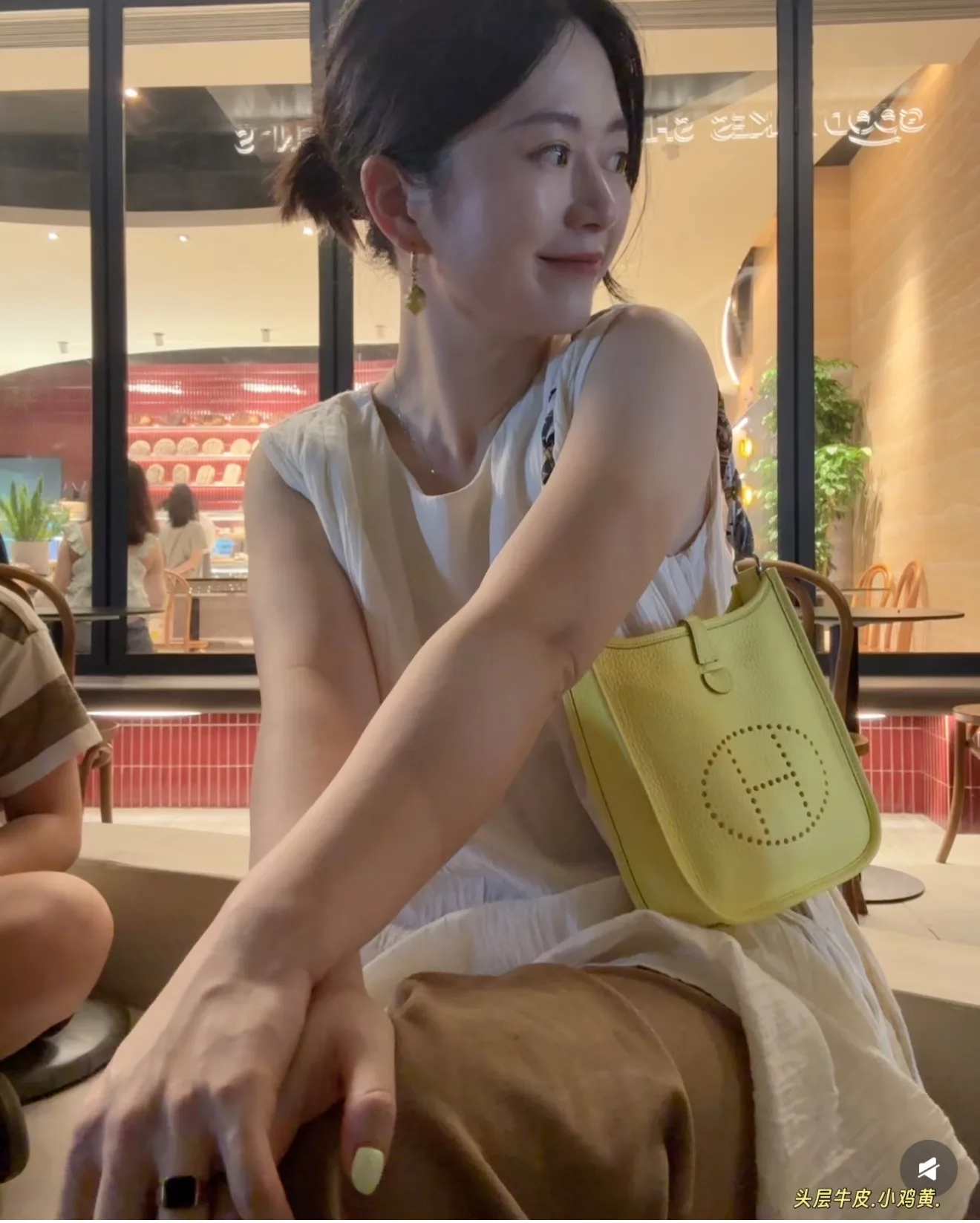 Evelyne Mini Grained Leather Crossbody Bag D31018325 — view 3