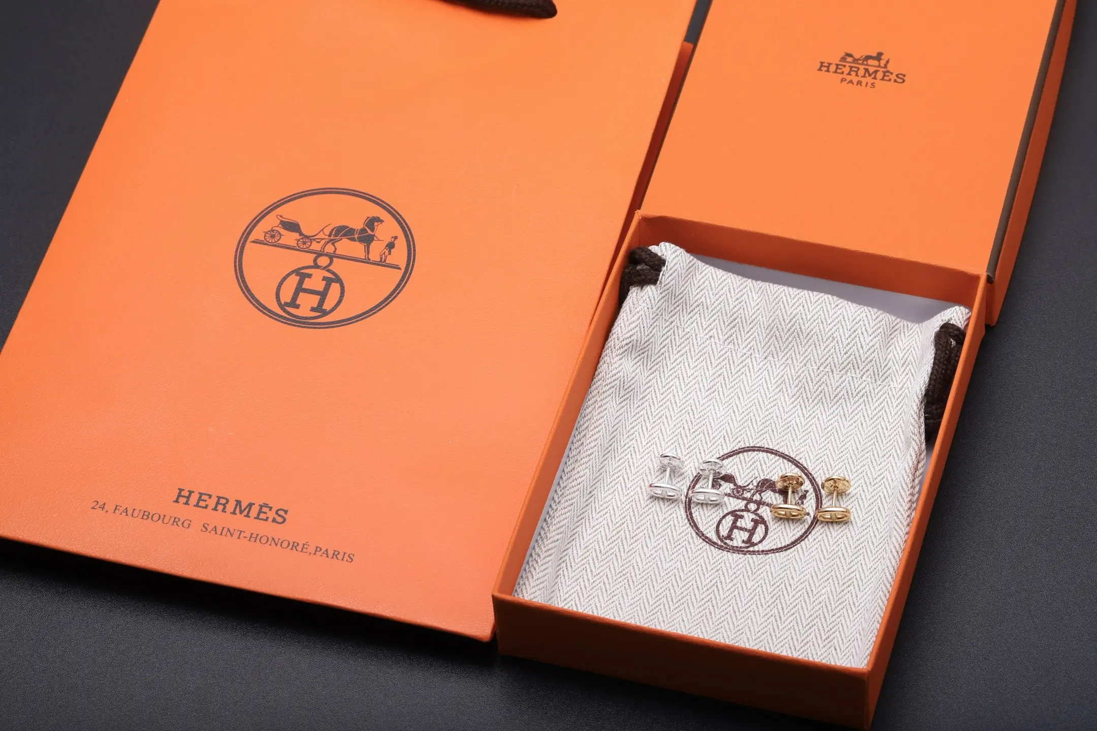 Reponse Stud Earrings D14017899 — view 2
